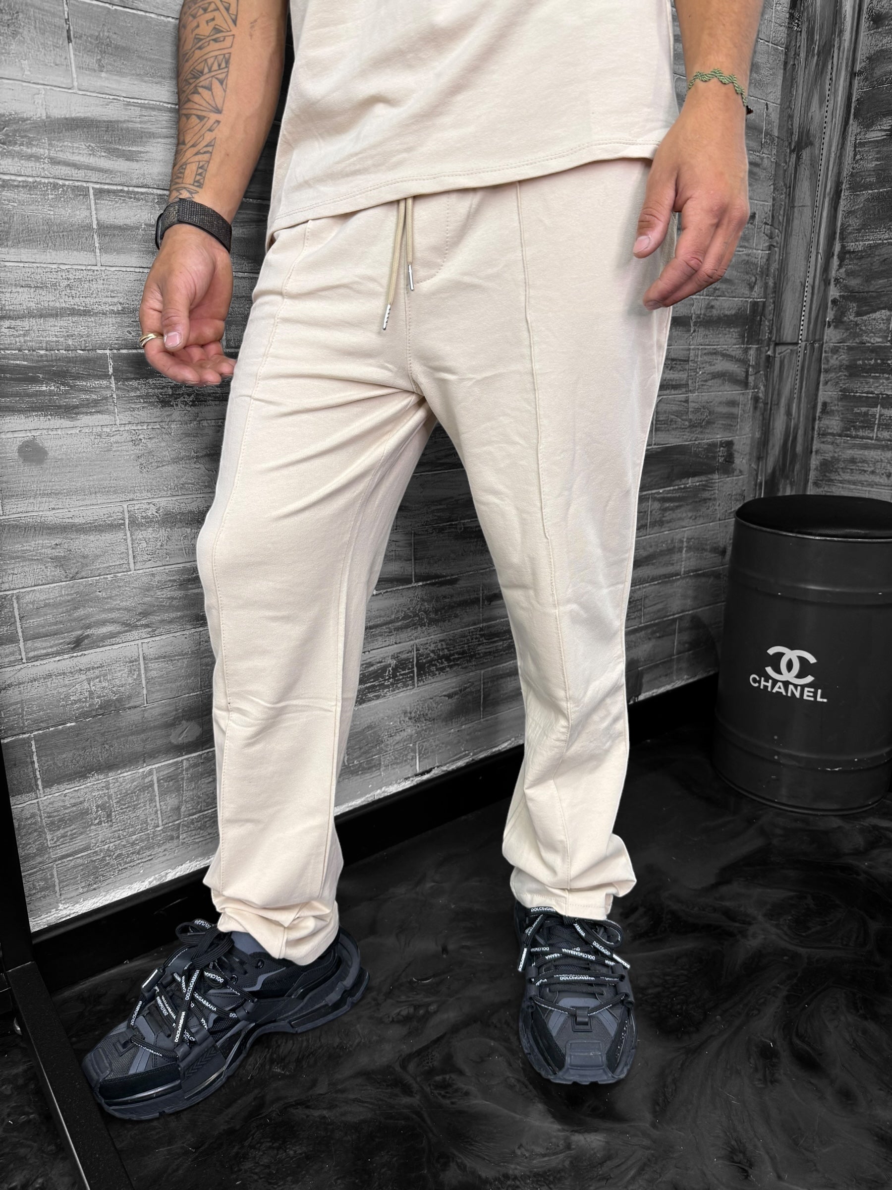 Ensemble Basic t-shirt pantalon beige