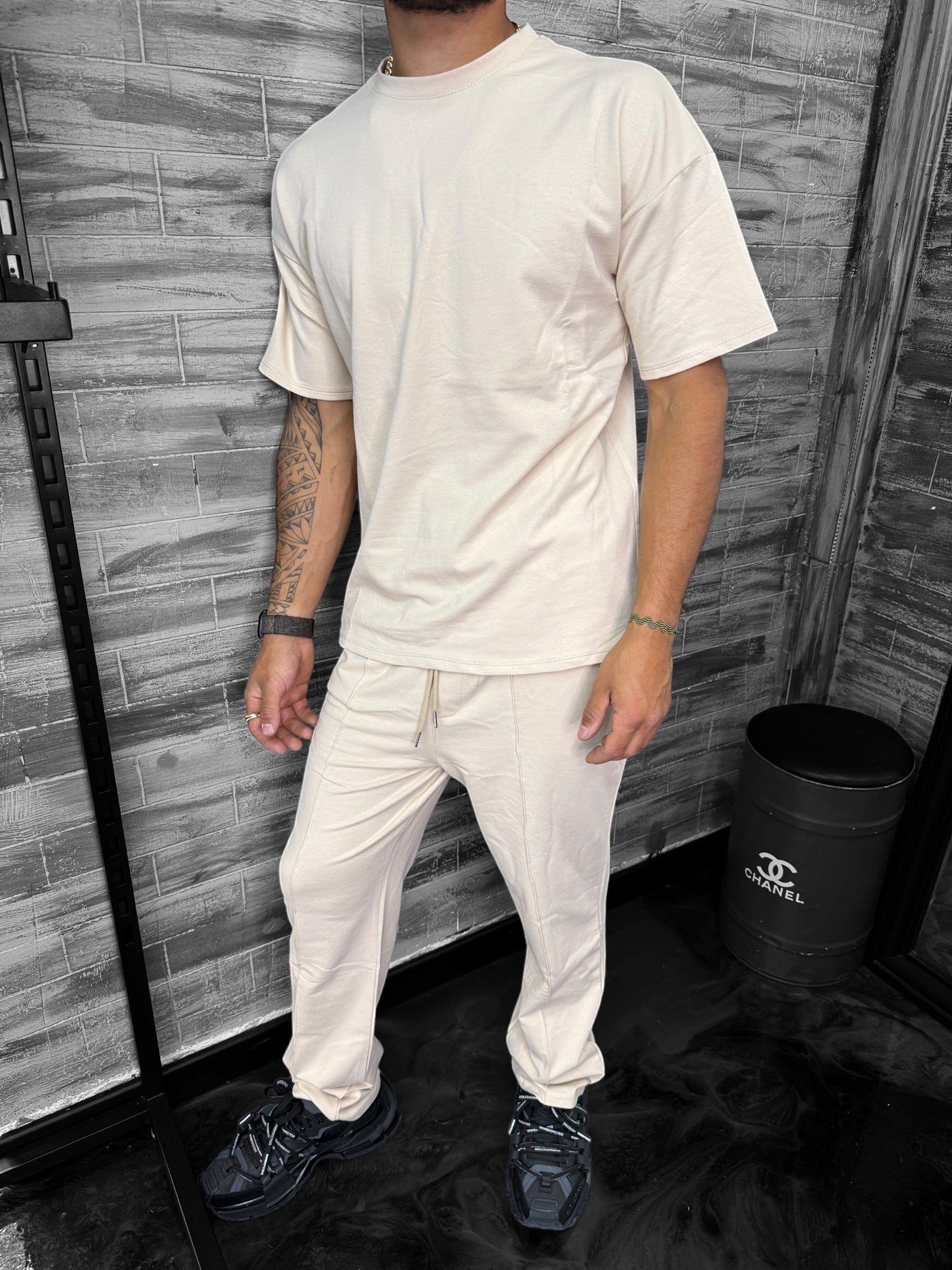 Ensemble Basic t-shirt pantalon beige