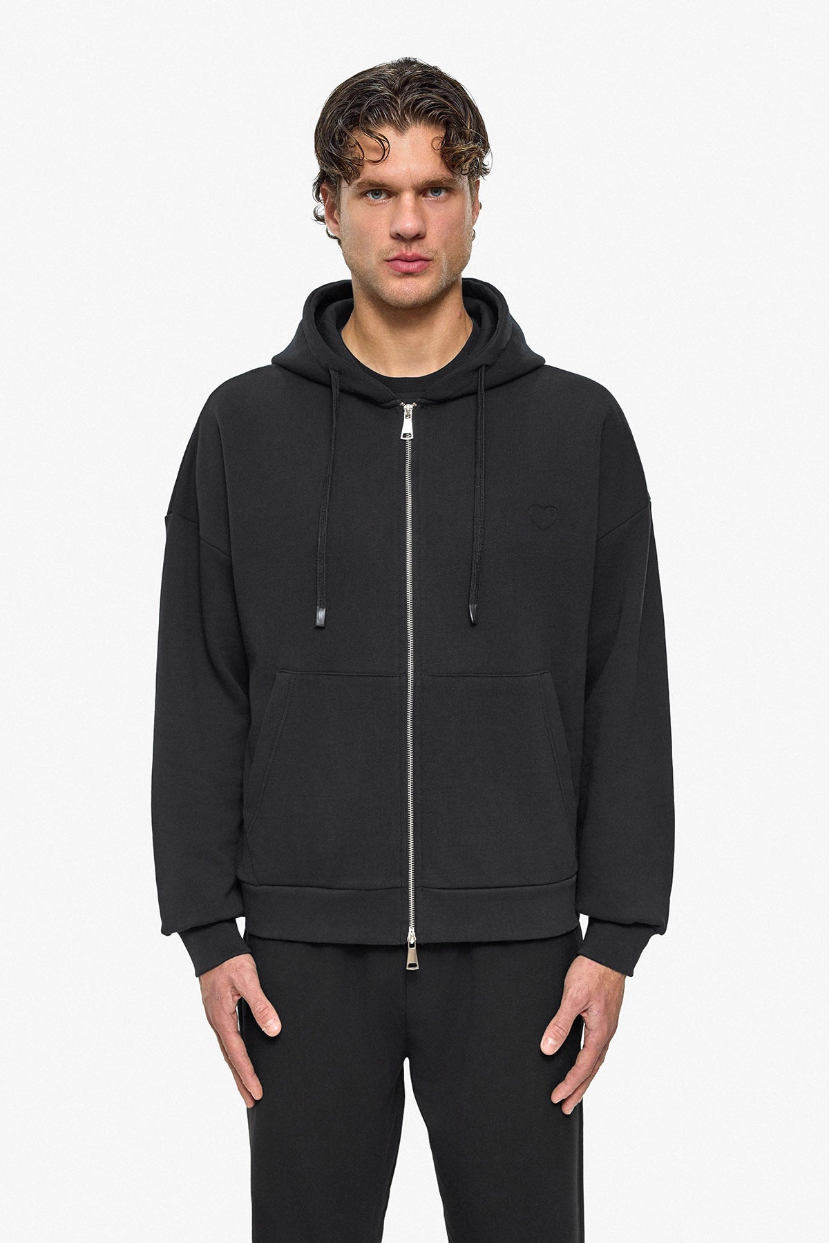 Veste capuche petit cœur noir