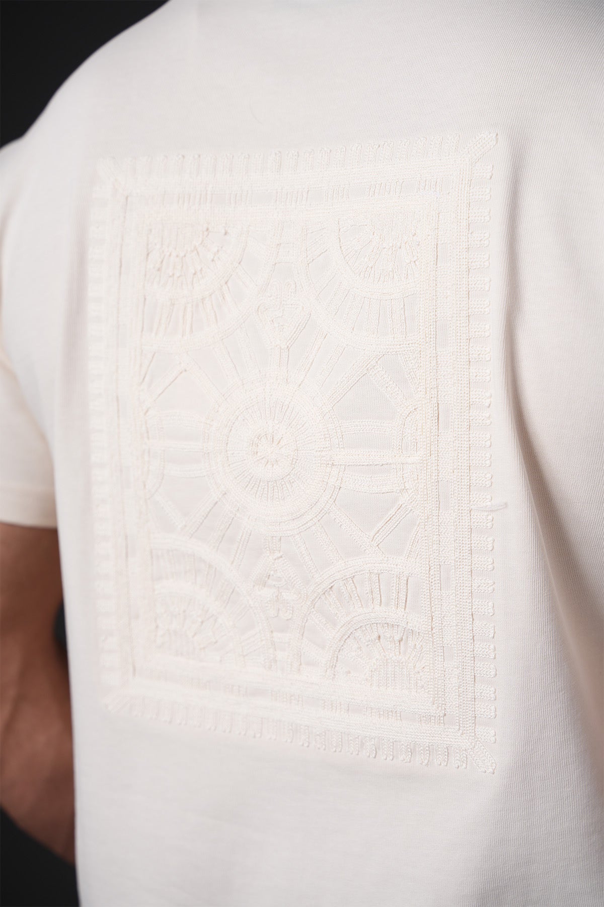 T-Shirt beige motif brodé