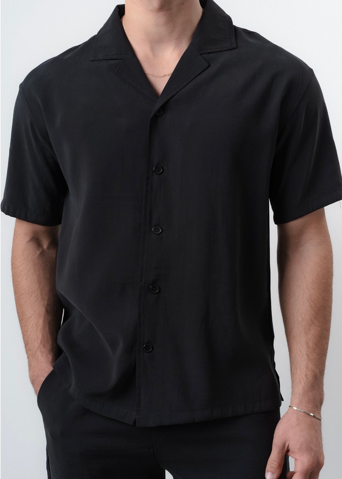Ensemble noir lisse pantalon et chemise
