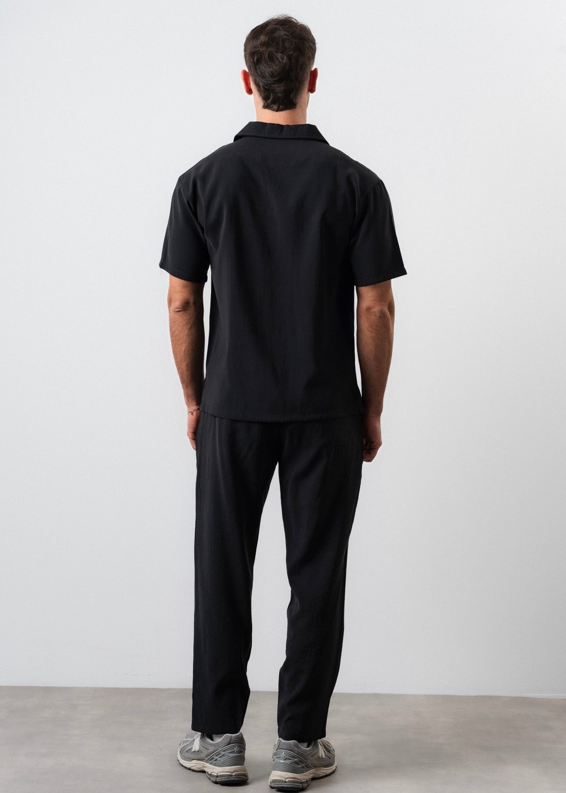 Ensemble lisse pantalon et chemise noir