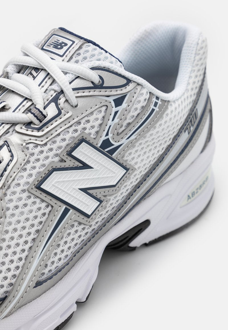 New Balance - U740 blanche grise