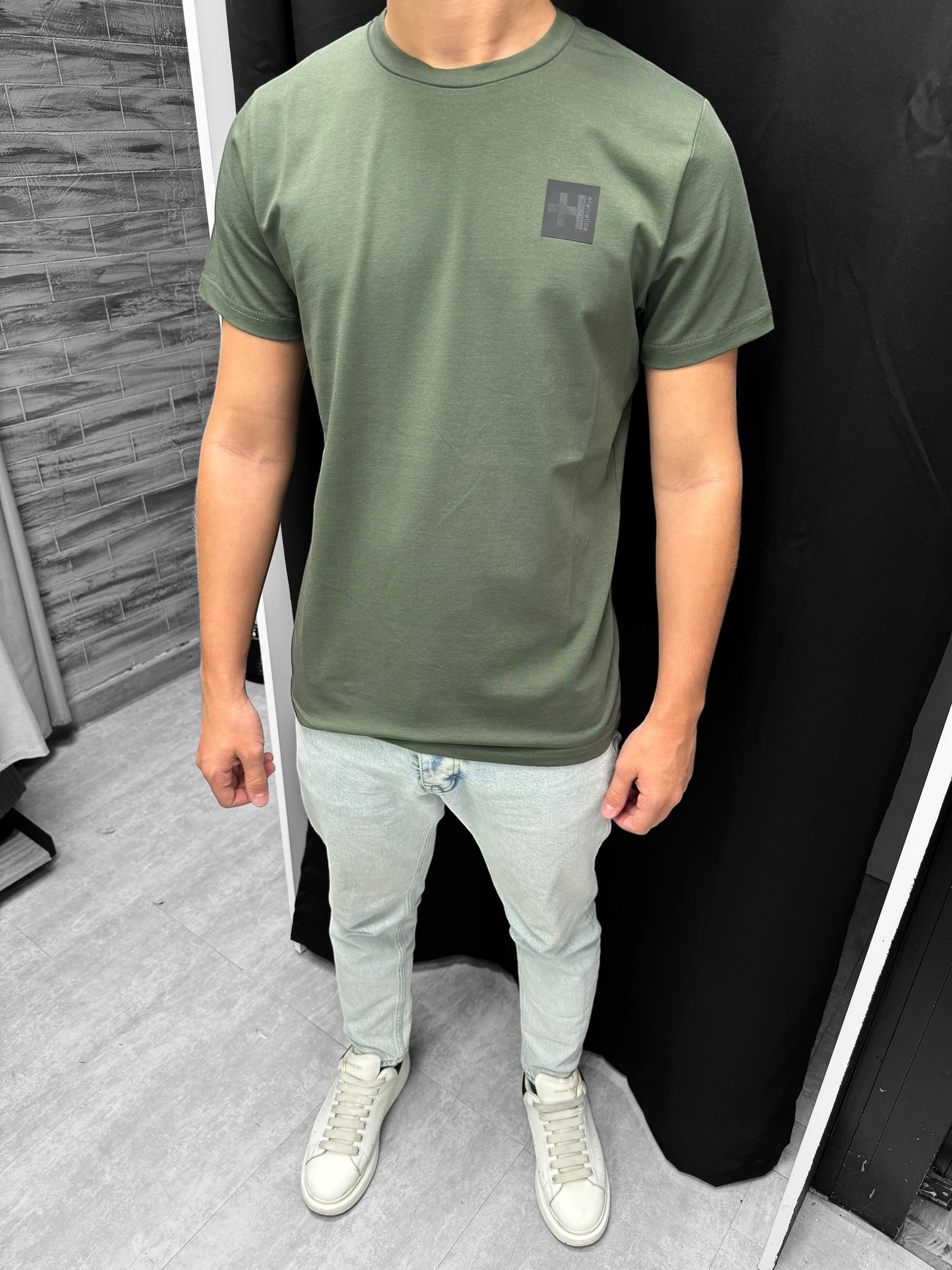 Helvetica - T-shirt Foster kaki