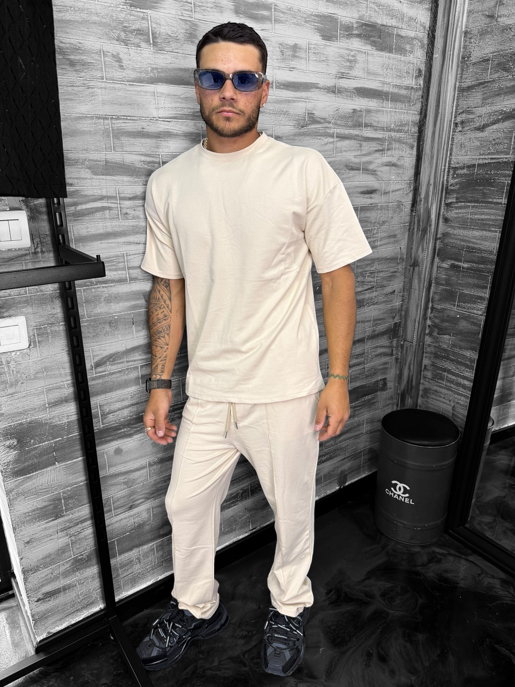 Ensemble Basic t-shirt pantalon beige