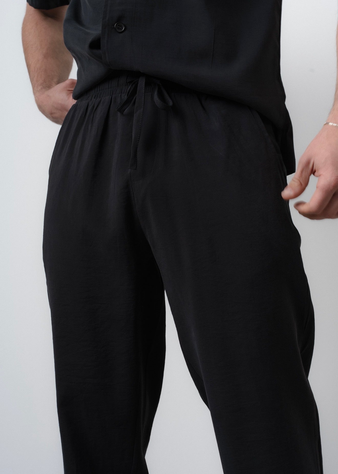 Ensemble noir lisse pantalon et chemise
