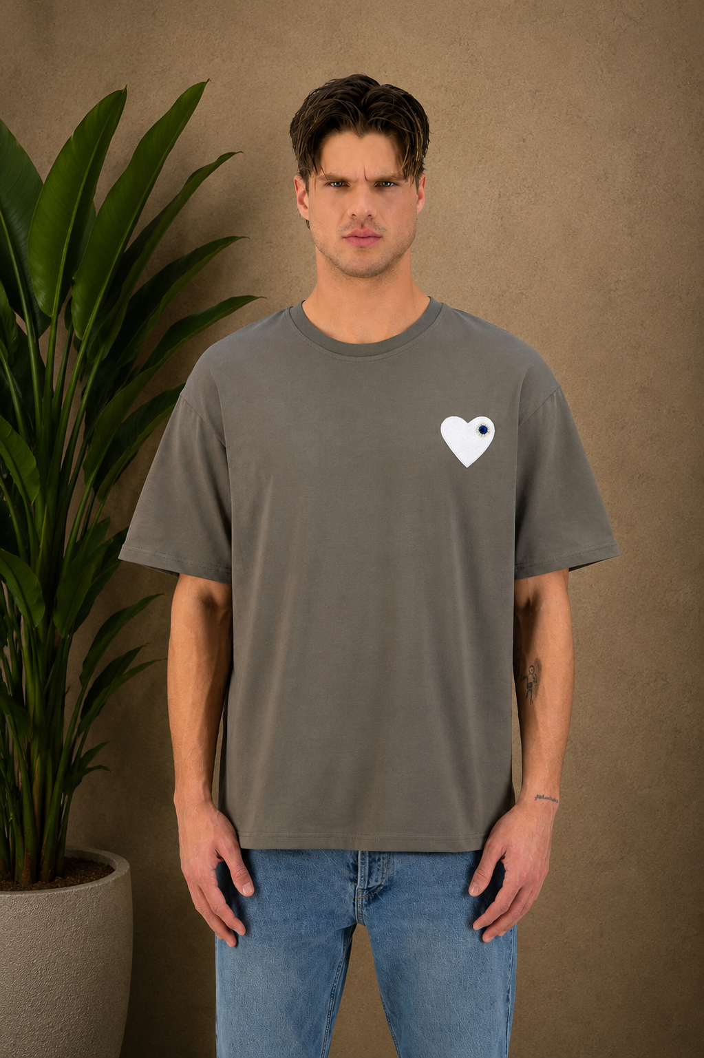 T-shirt kaki cœur blanc