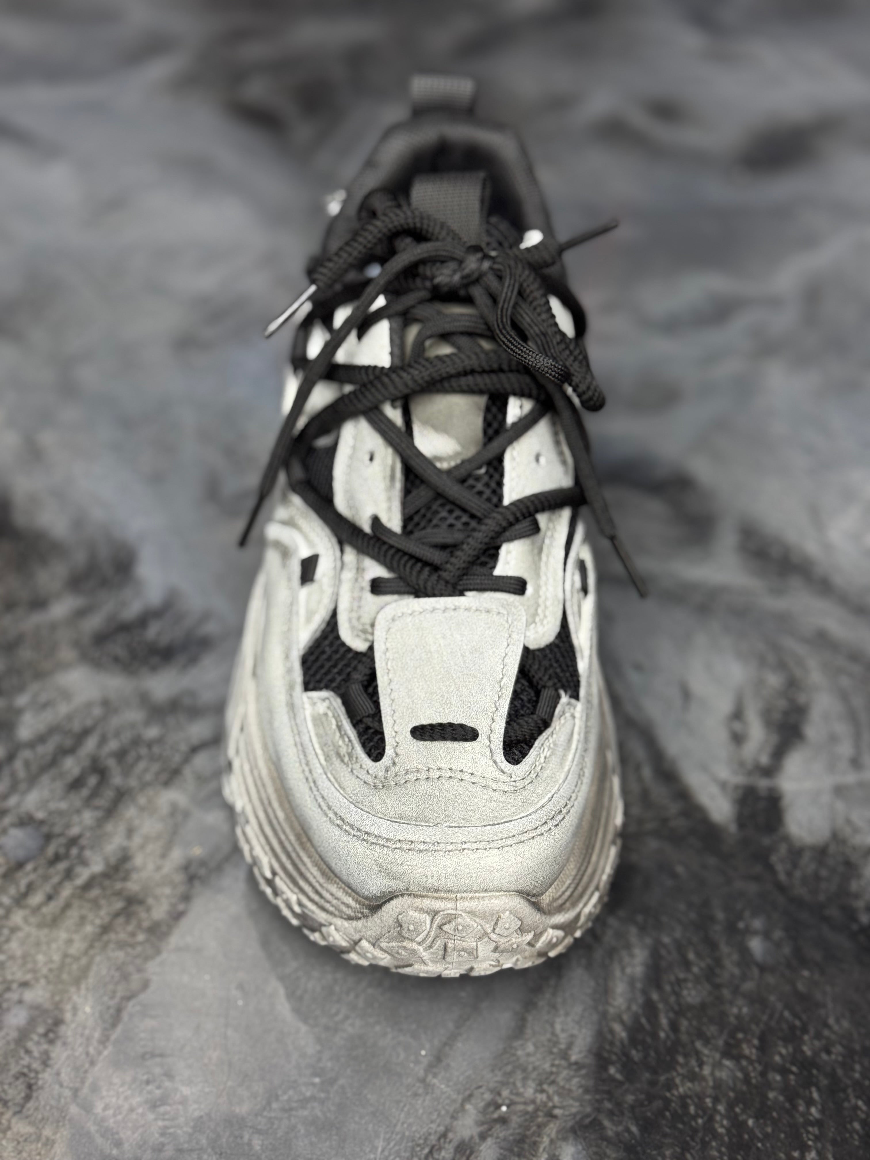 Basket Nomad grise / noir