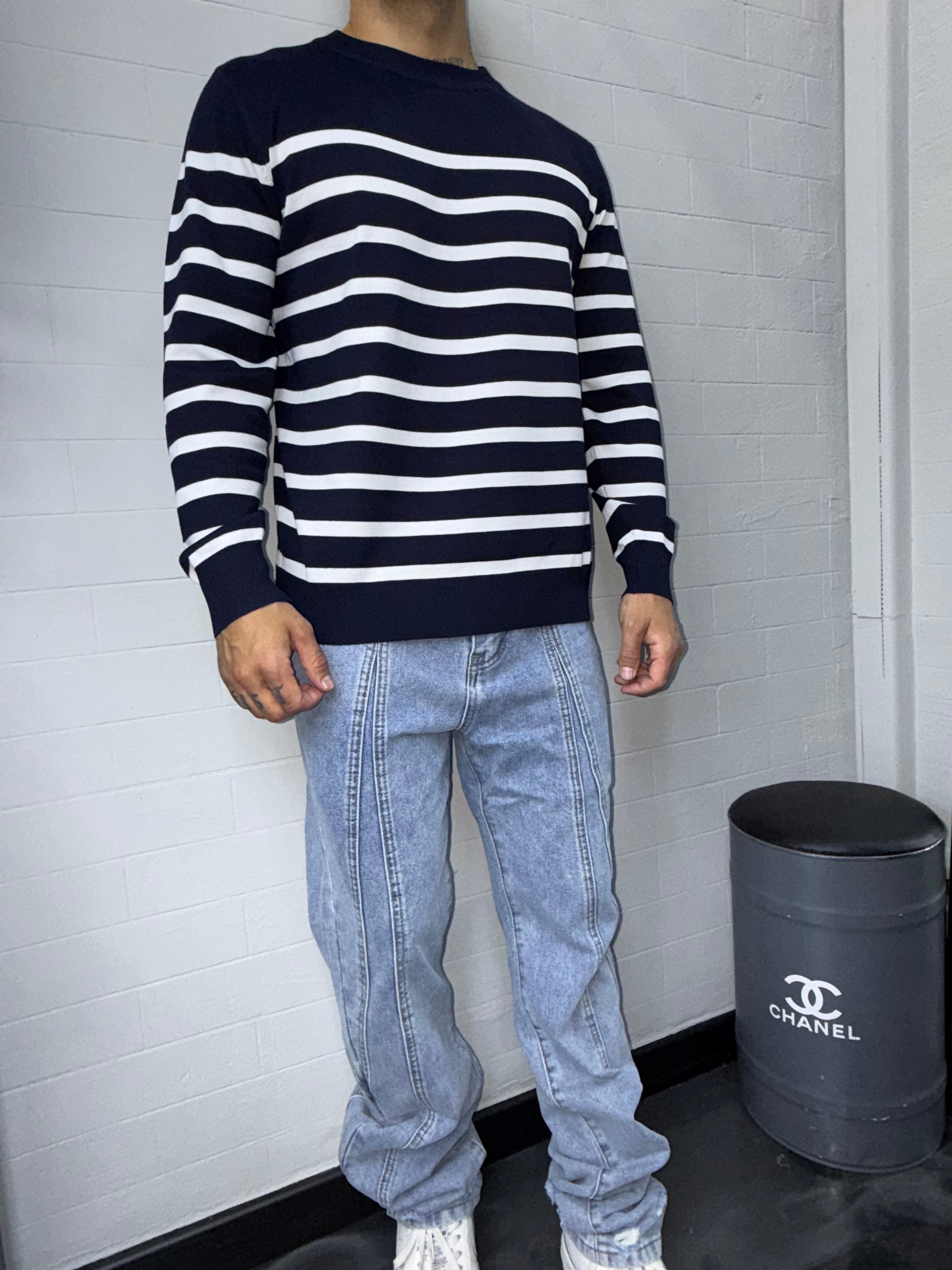 Pull marin rayé bleu marine et blanc