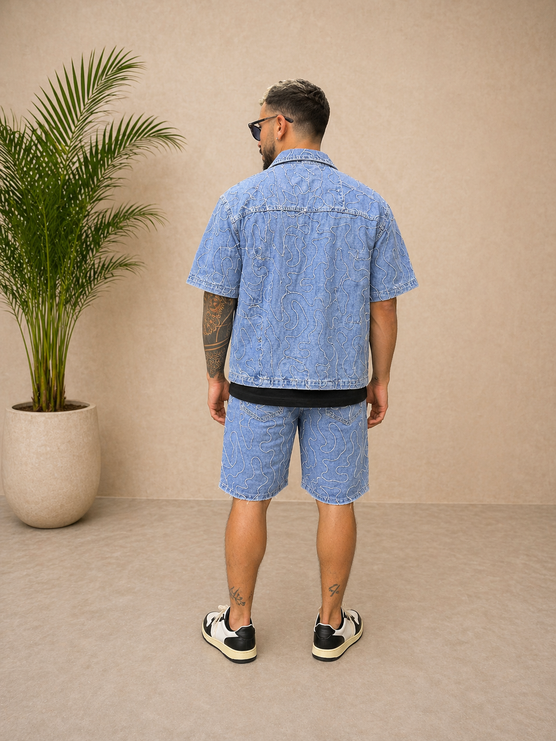 Ensemble short et chemise en jean bleu à motifs