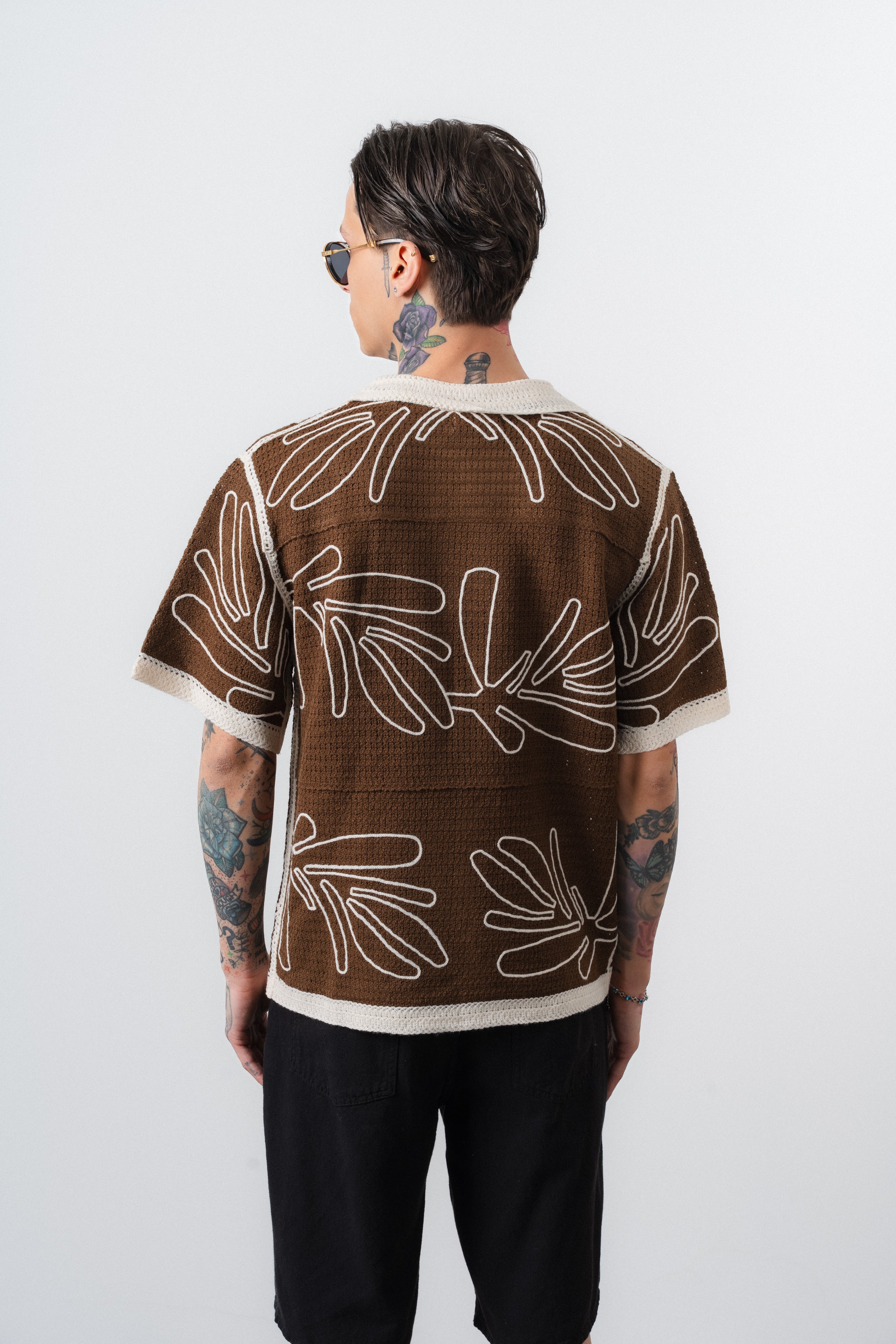 Chemise marron crochet motif