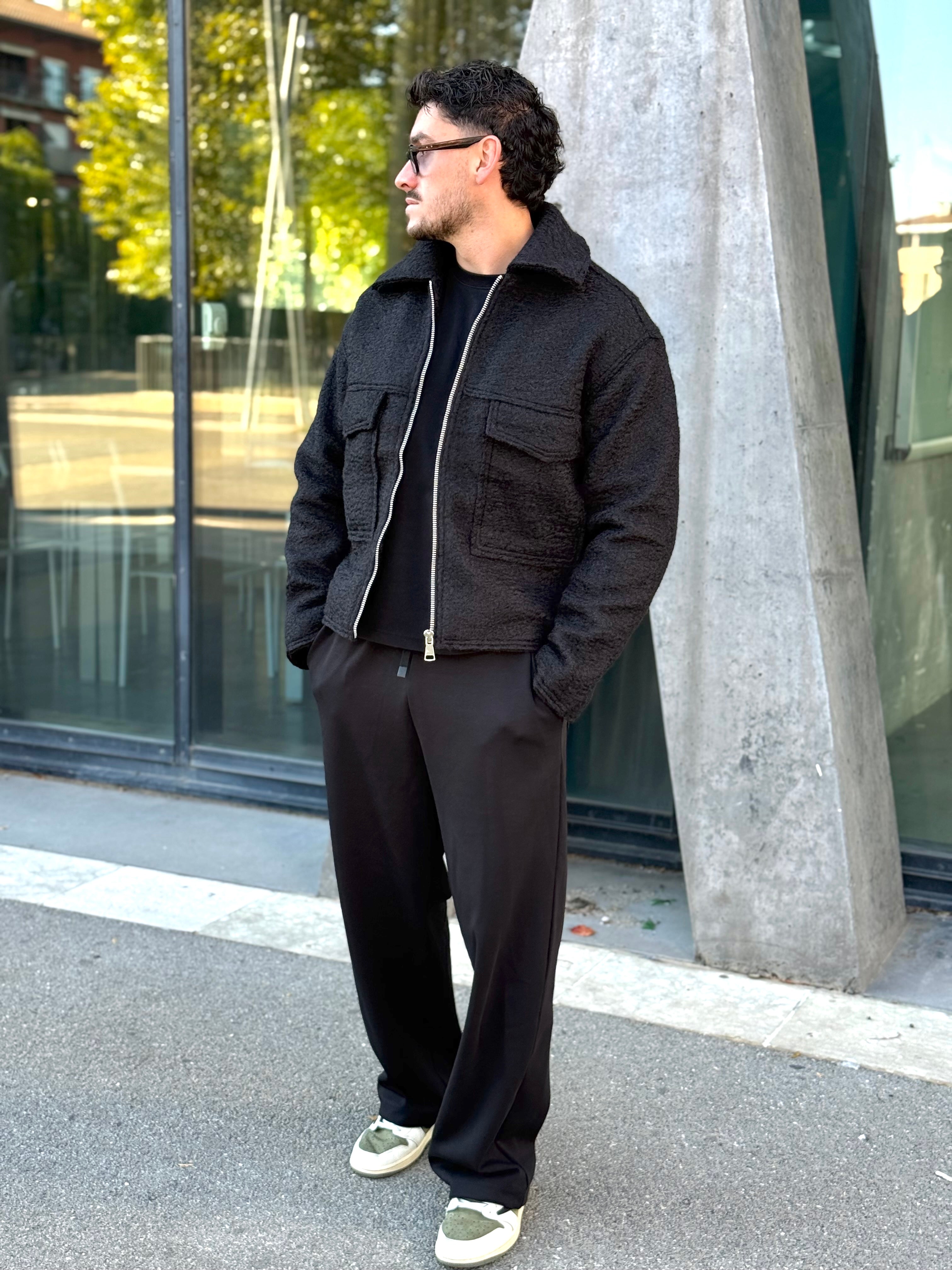 Veste noir en laine bouclée