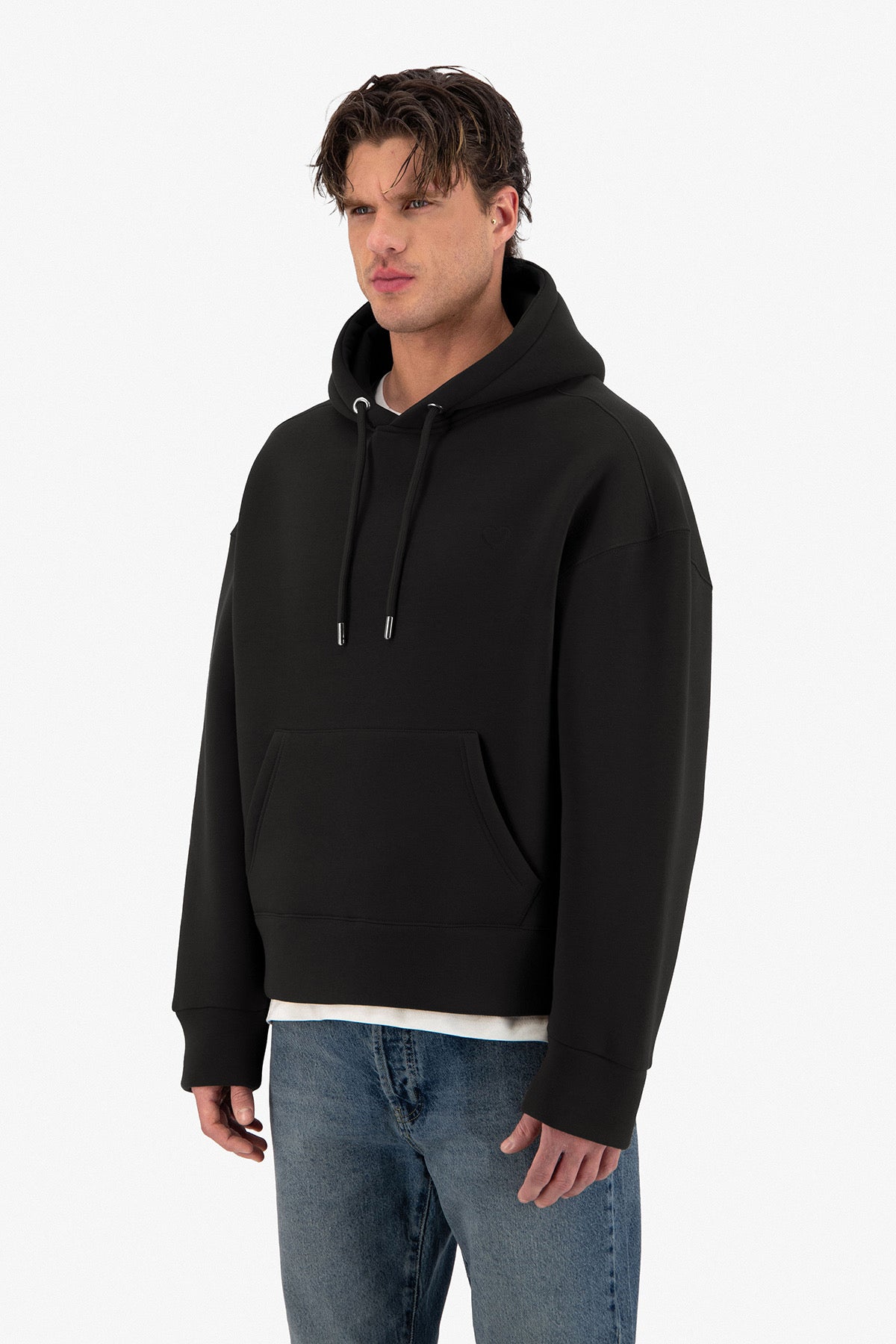 Sweat capuche noir petit cœur