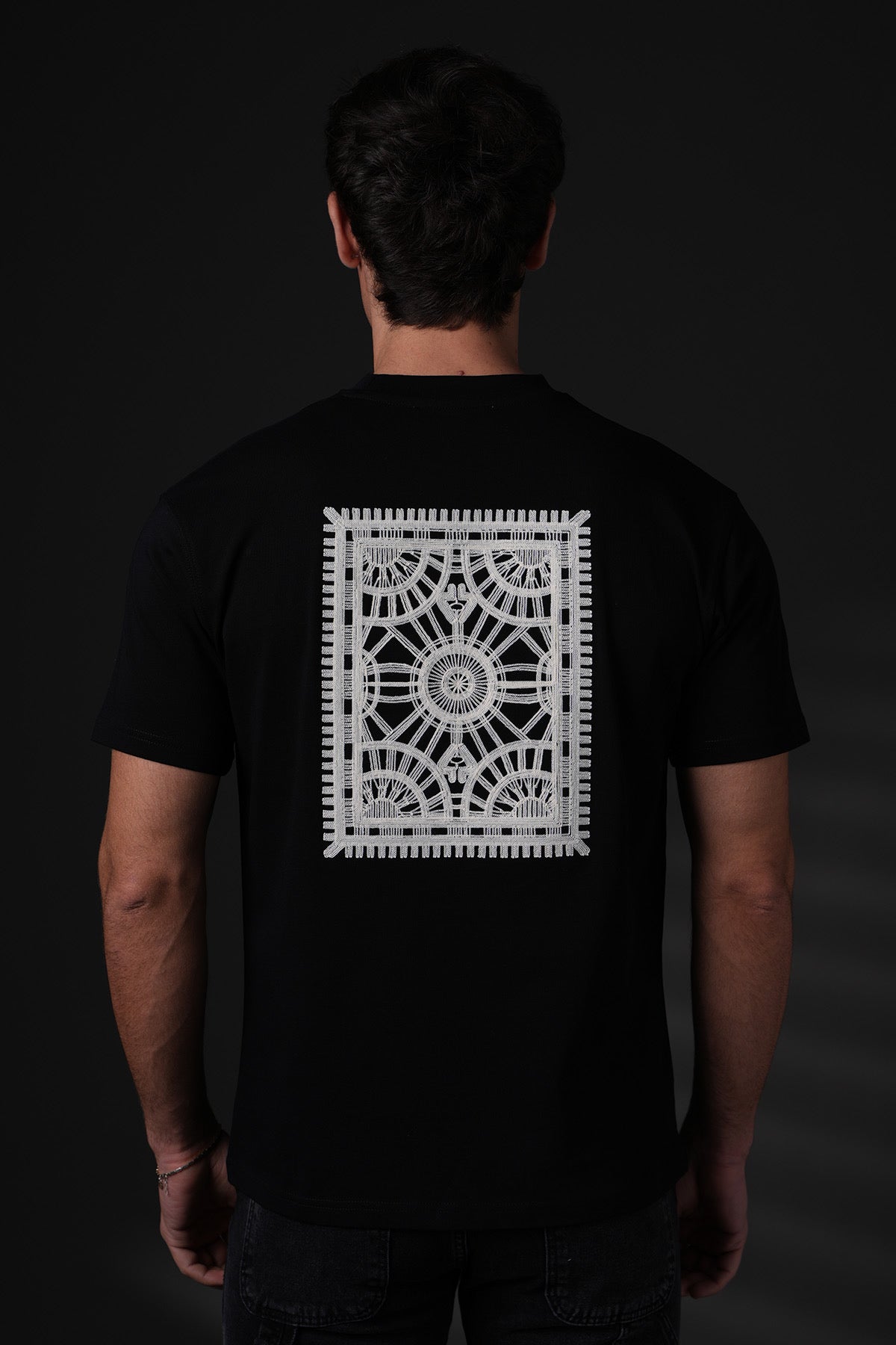 T-Shirt noir motif brodé