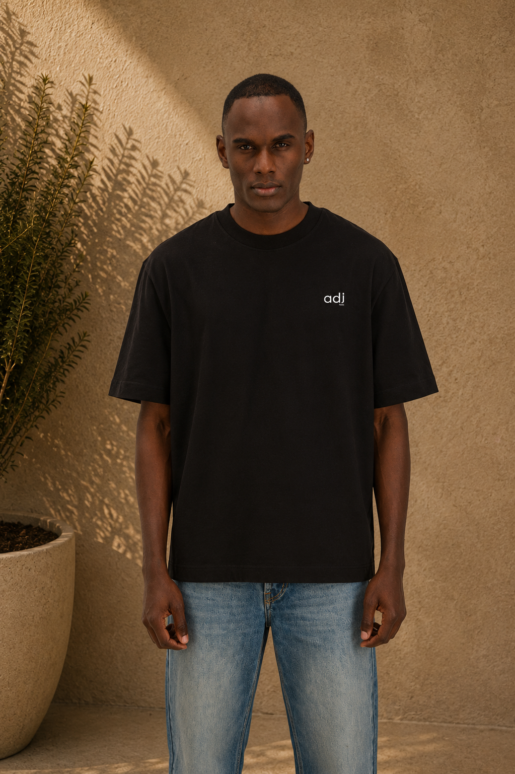 T-shirt noir Look but don’t touch