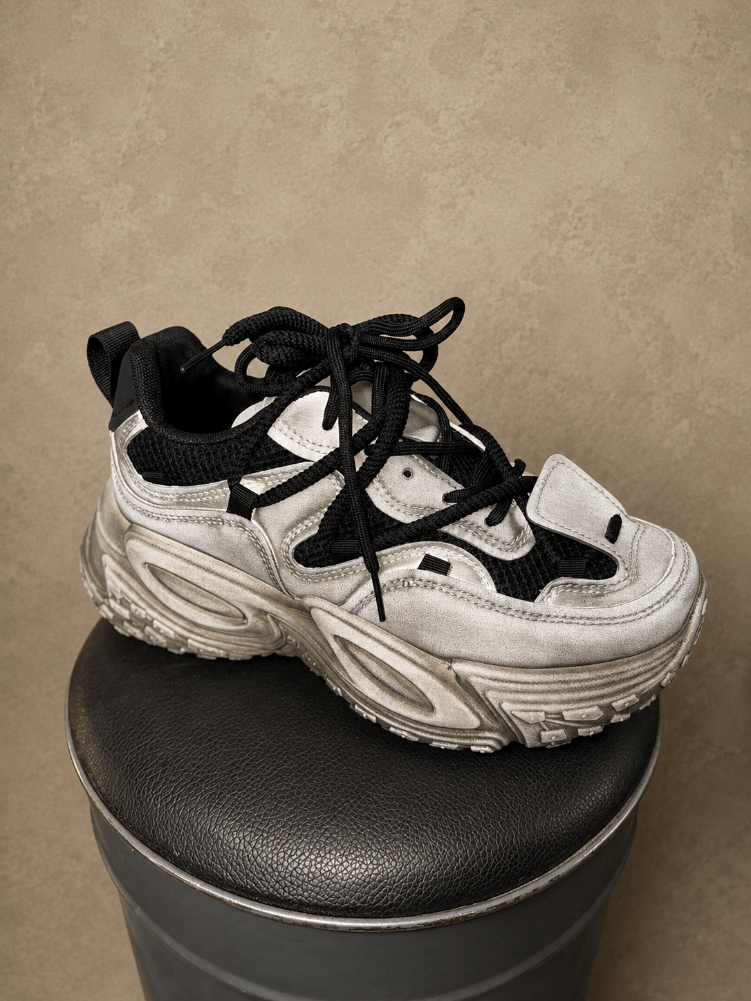 Basket Nomad grise / noir