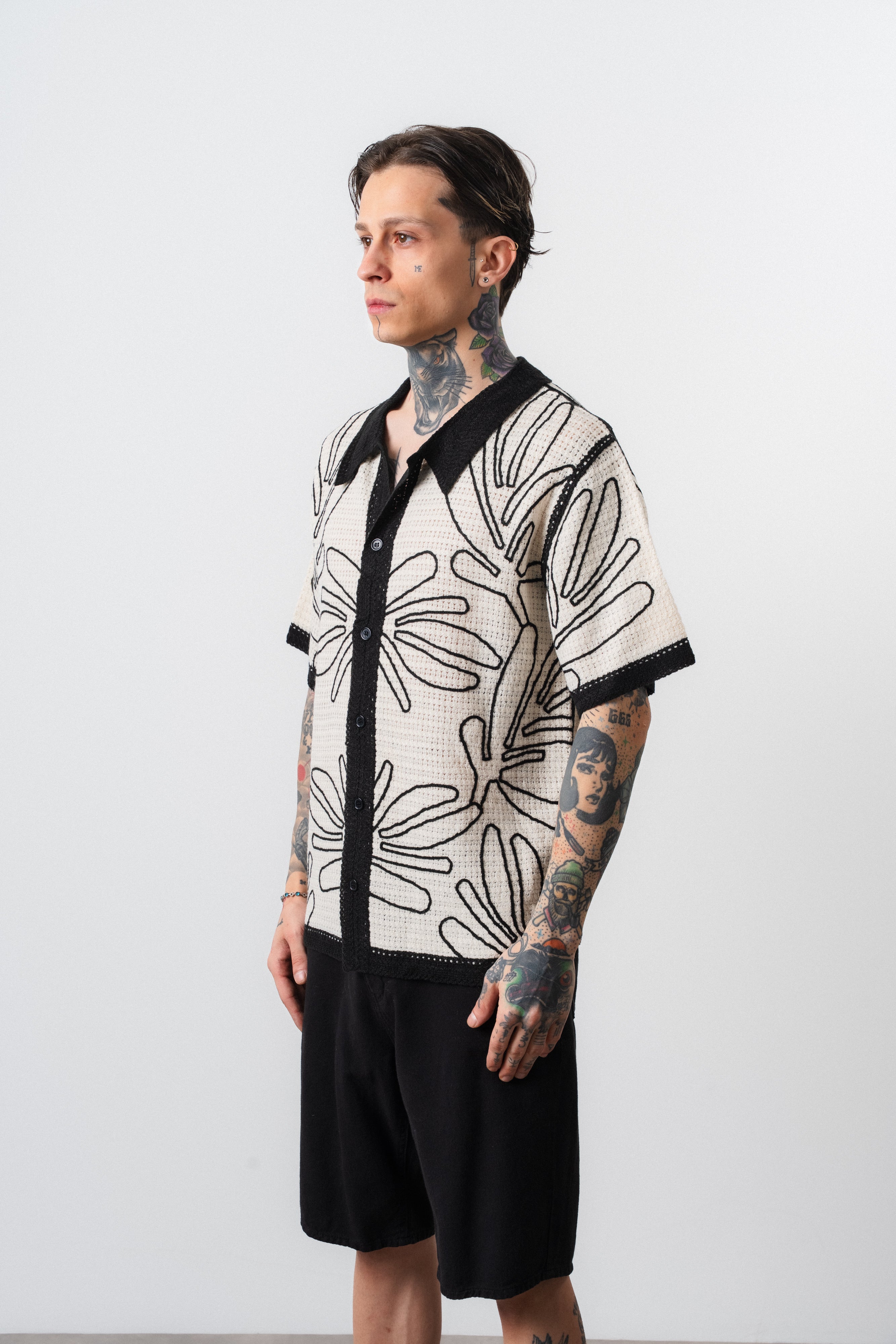 Chemise beige crochet motif