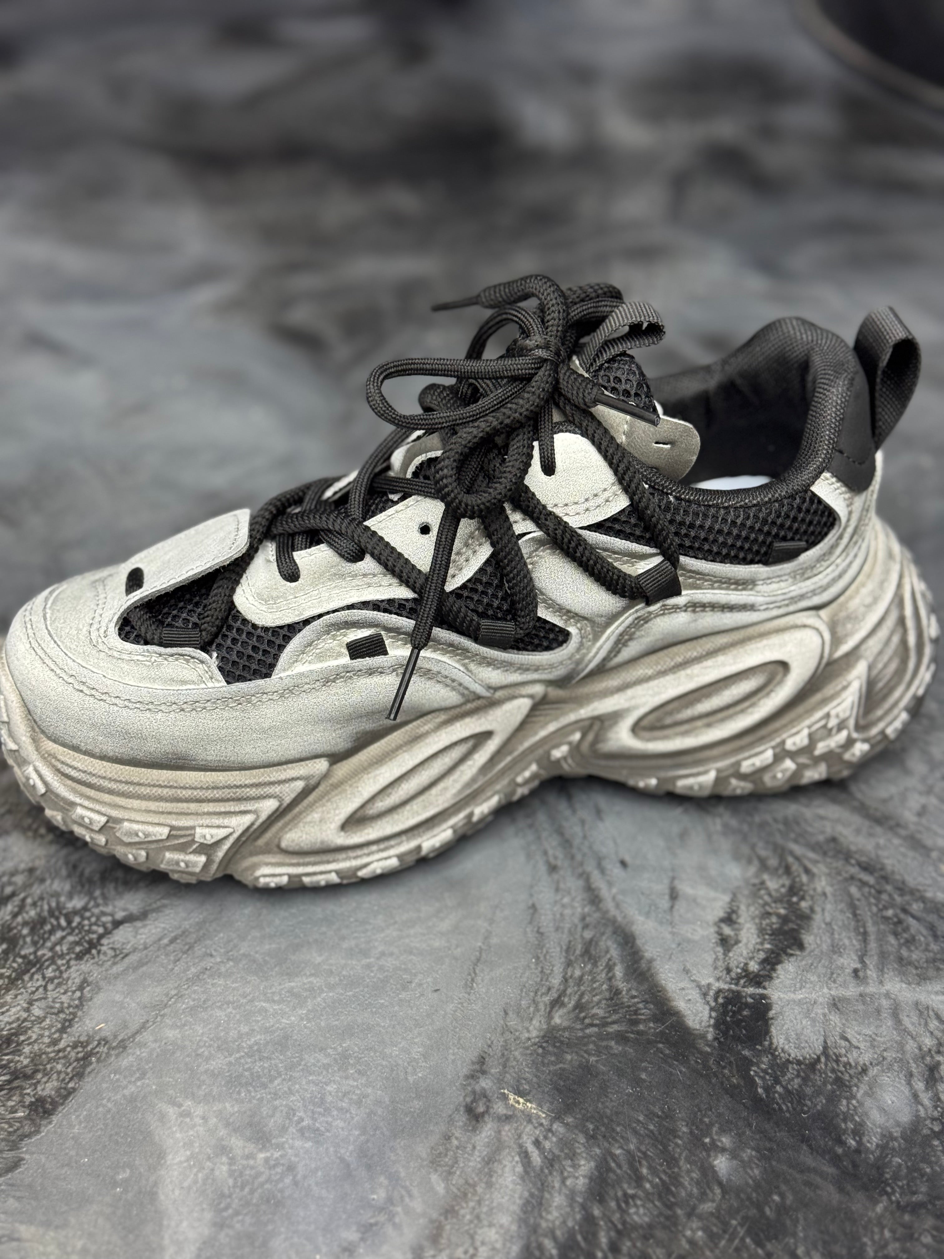 Basket Nomad grise / noir