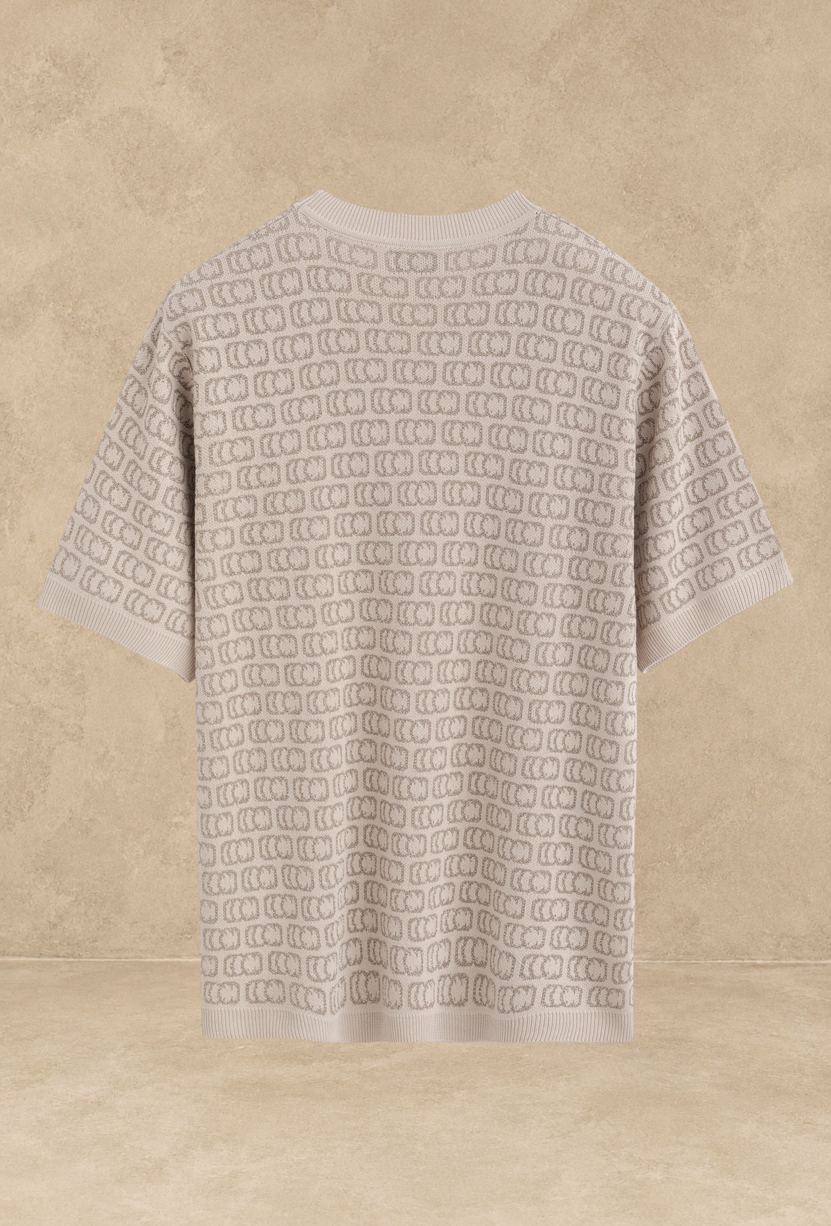 T-shirt Stayin oversize beige à col rond avec motif géométrique répétitif, vue arrière