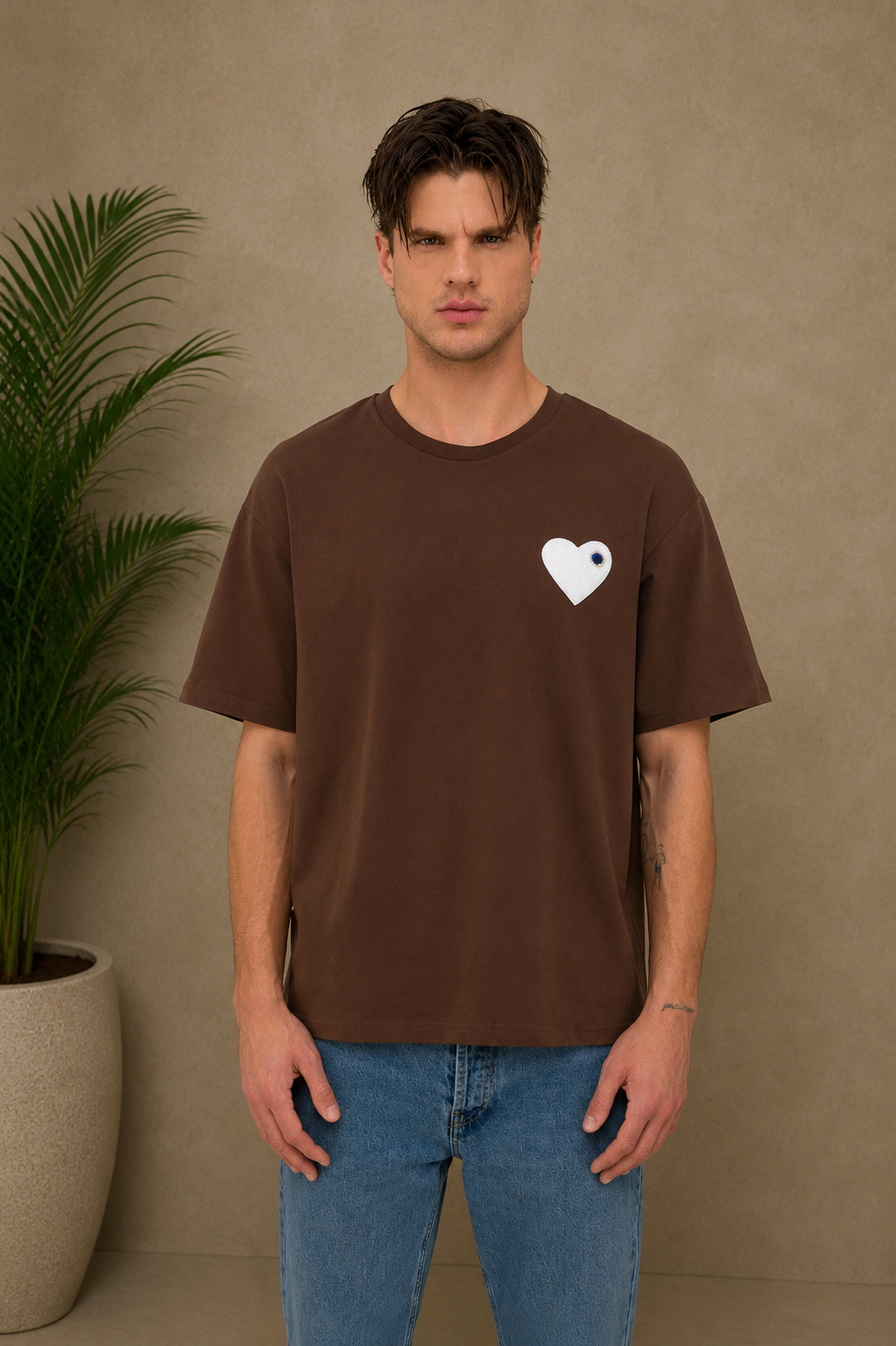 T-shirt marron cœur blanc