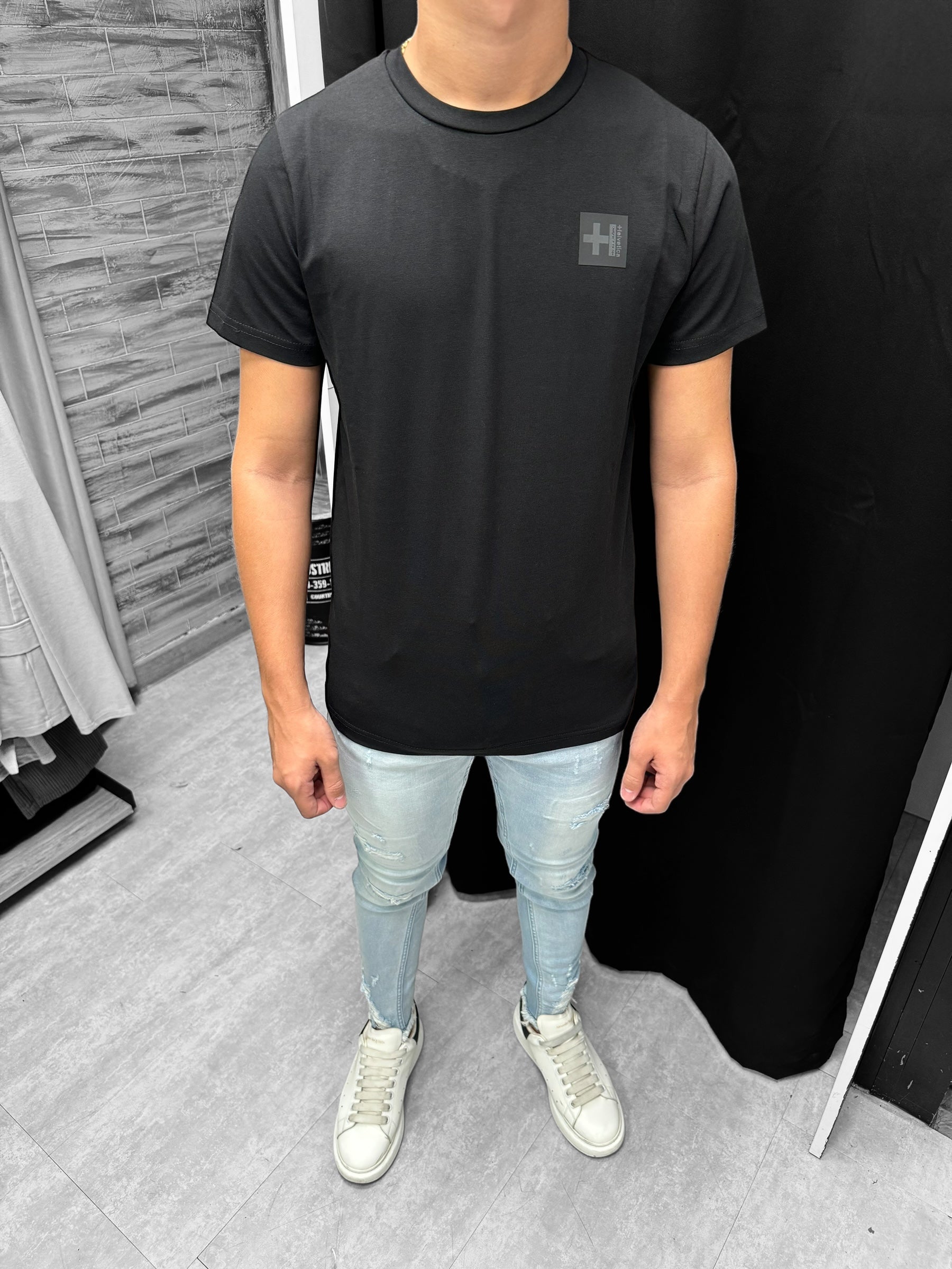 Helvetica - T-shirt Foster noir