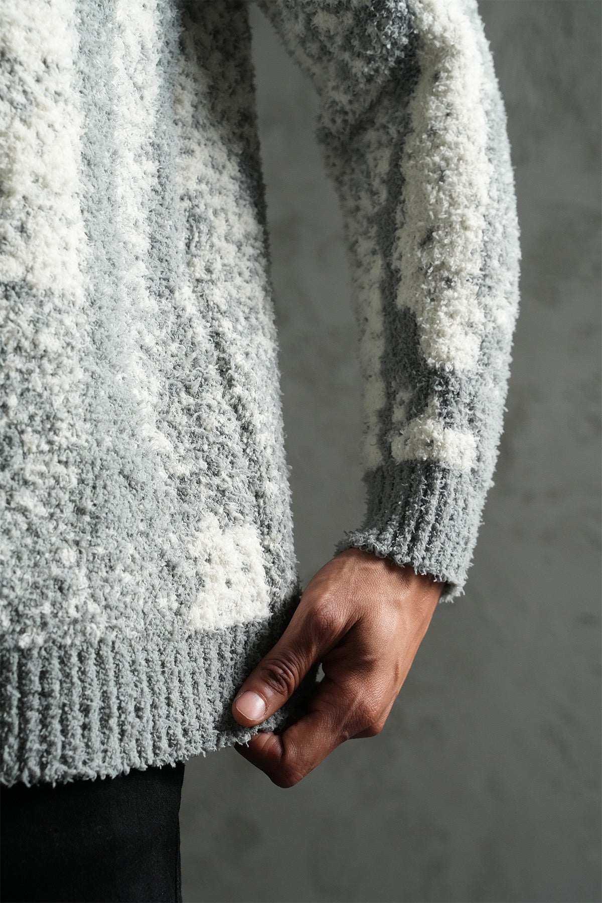 Pull fluffy gris et blanc