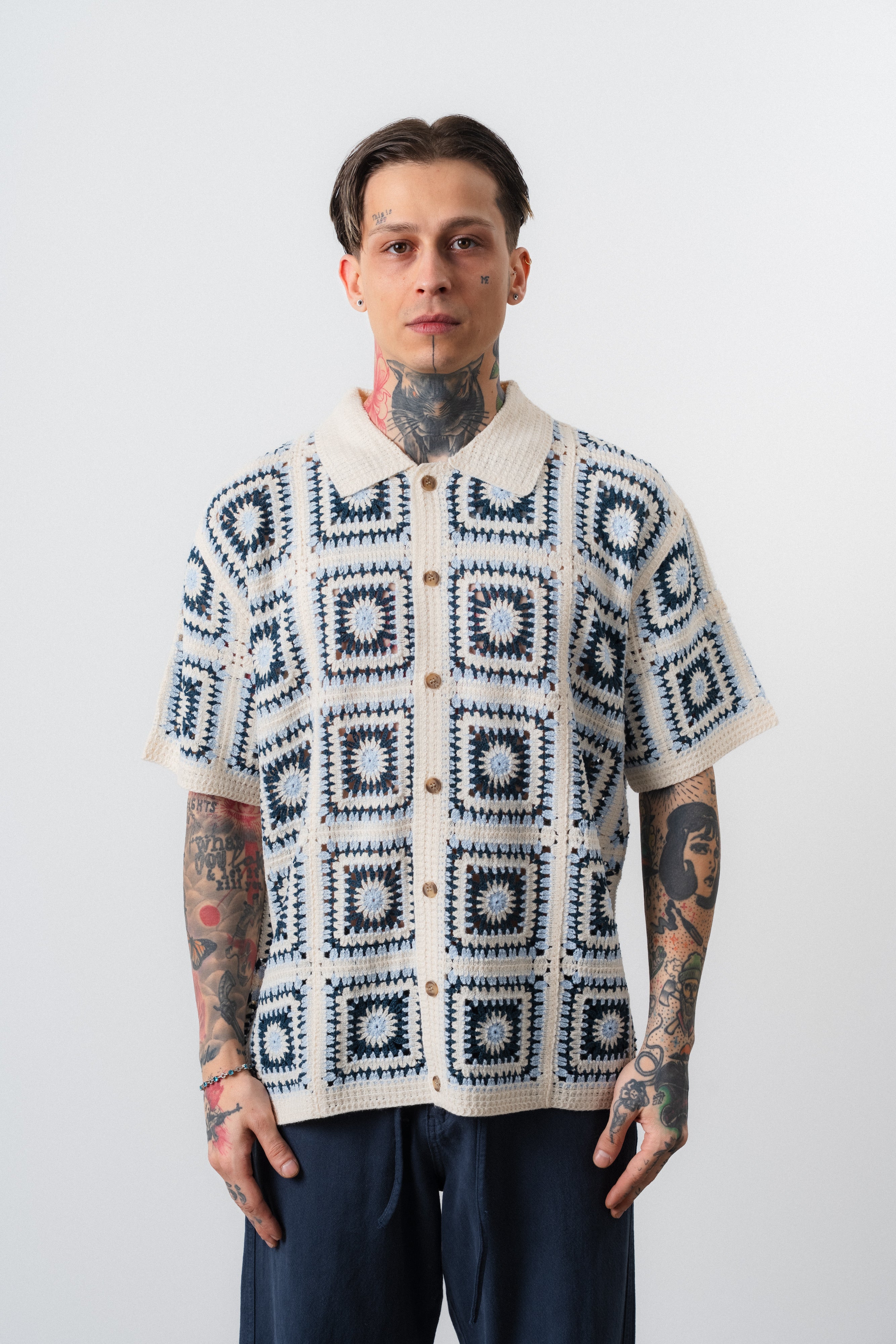 Chemise crochet beige et bleu