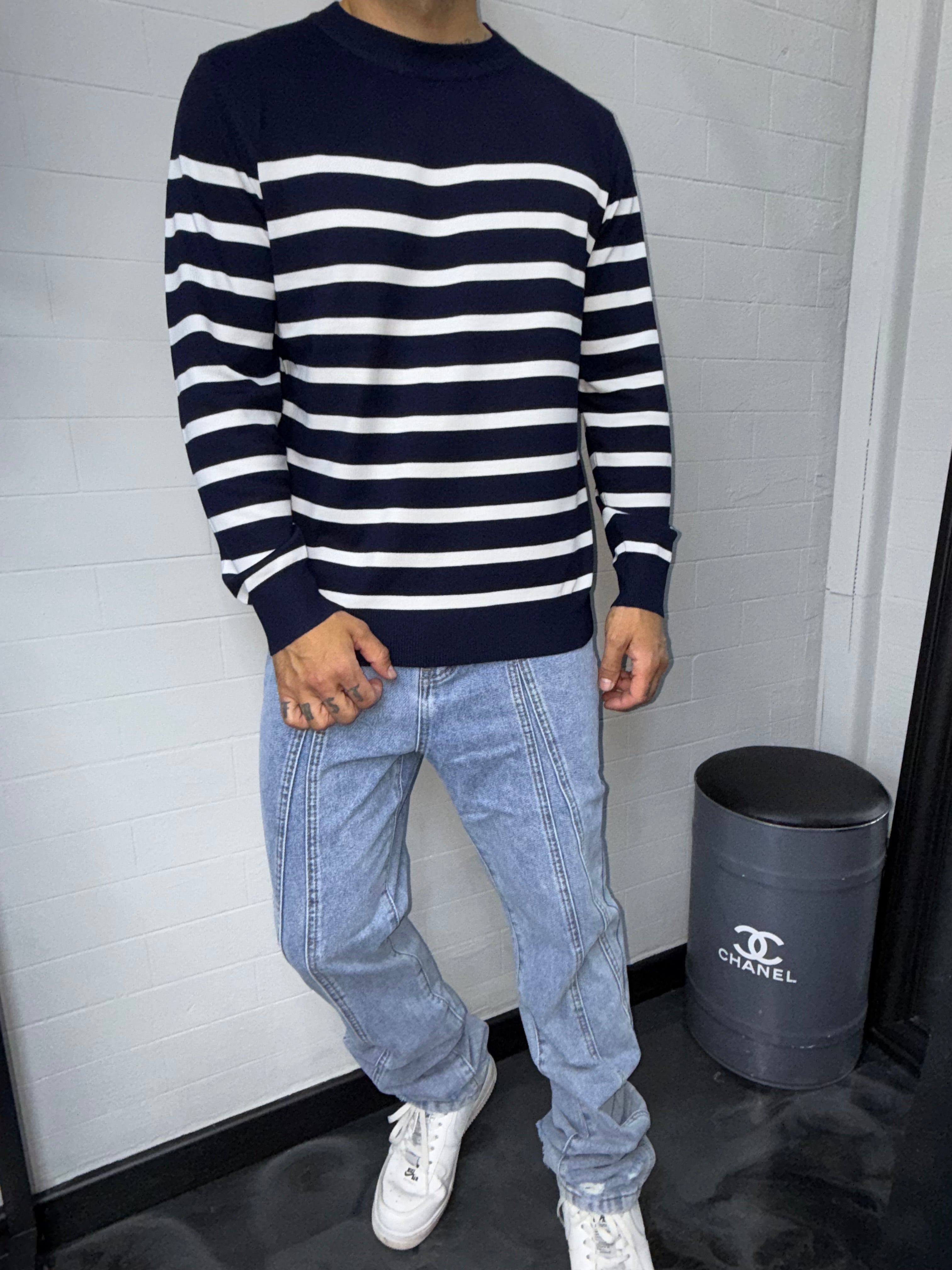 Pull marin rayé bleu marine et blanc