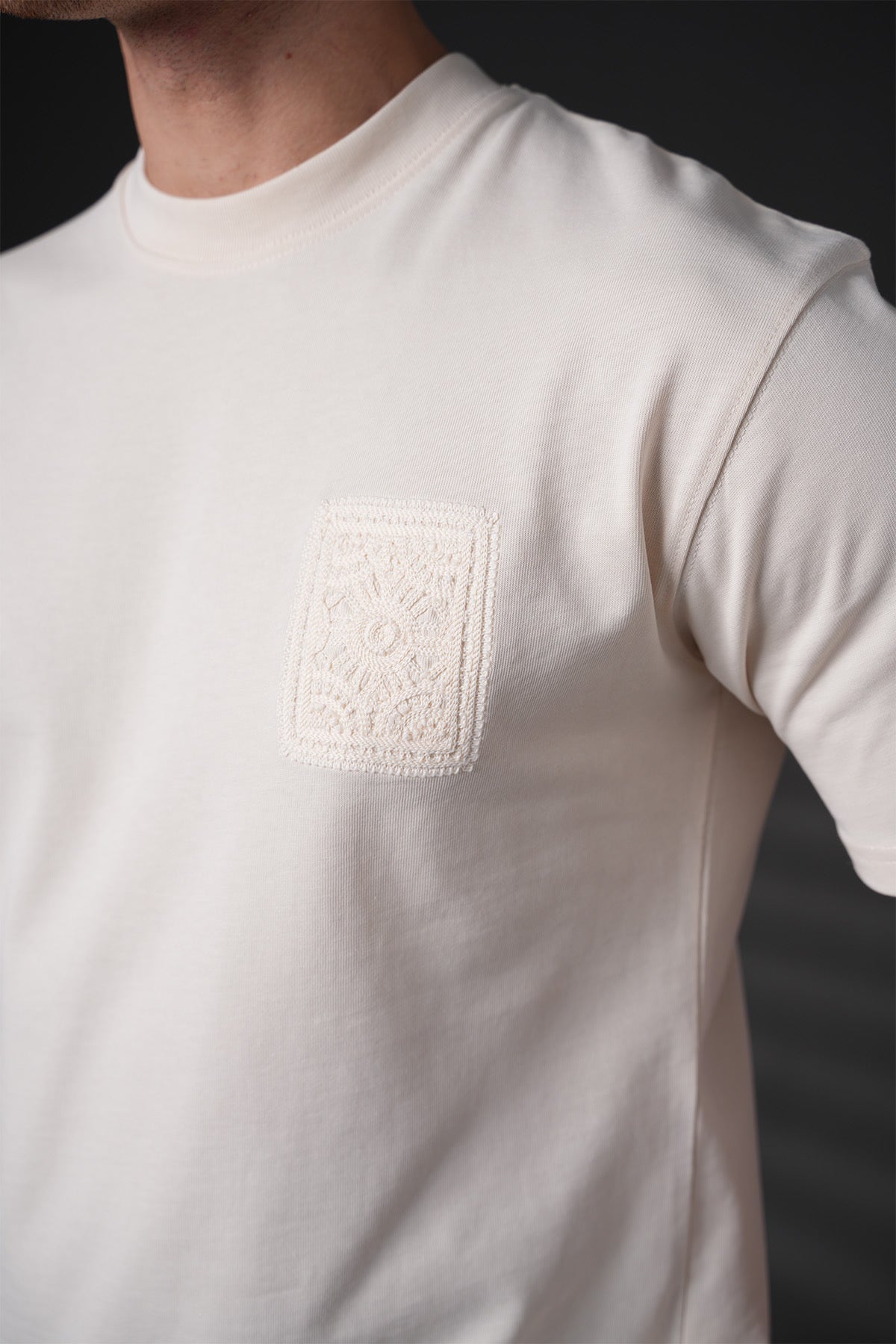 T-Shirt beige motif brodé