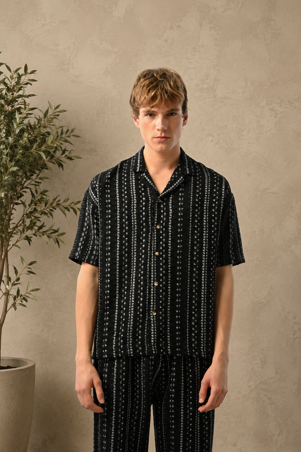 Chemise noir motif blanc