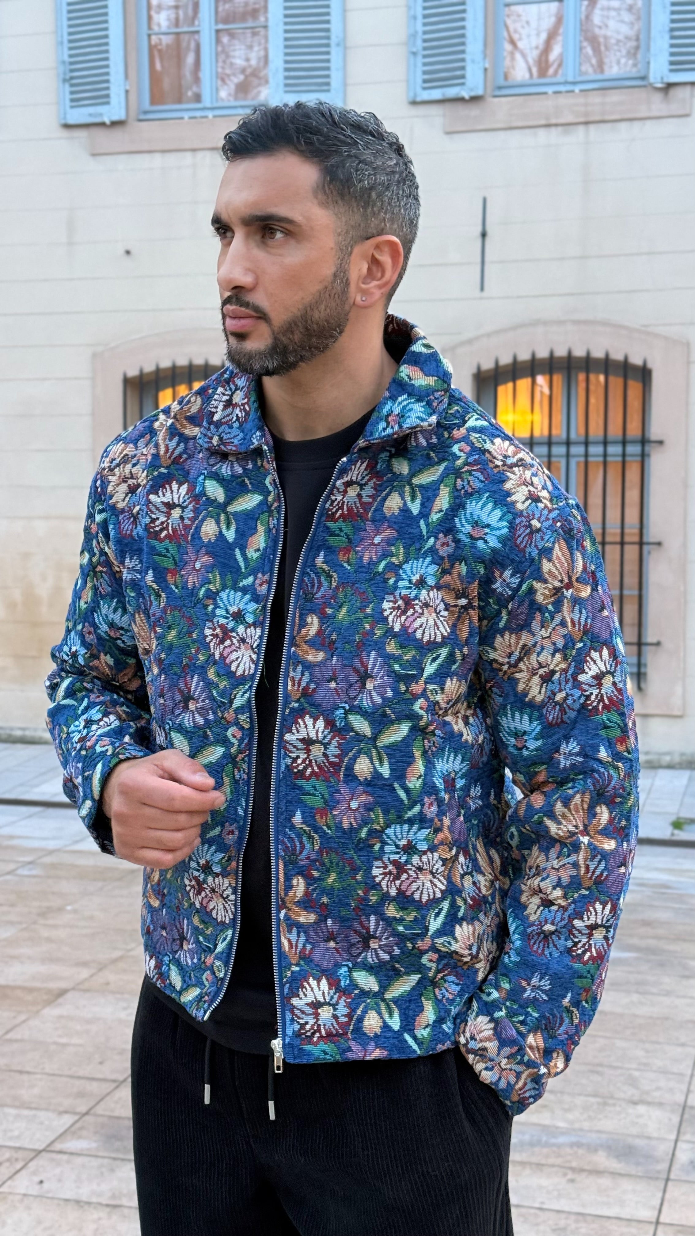 Veste motif fleurs brodés