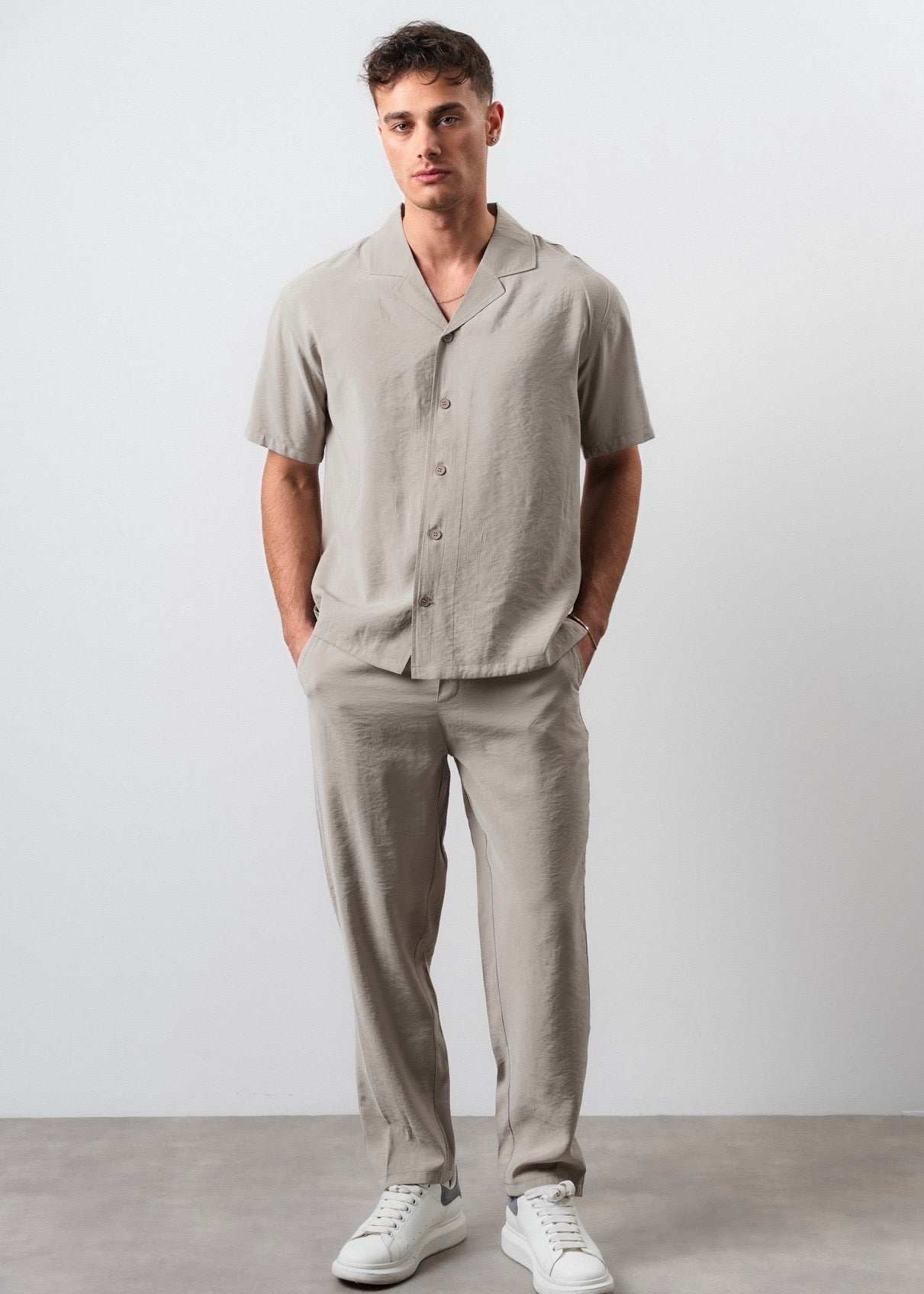 Ensemble lisse pantalon et chemise beige