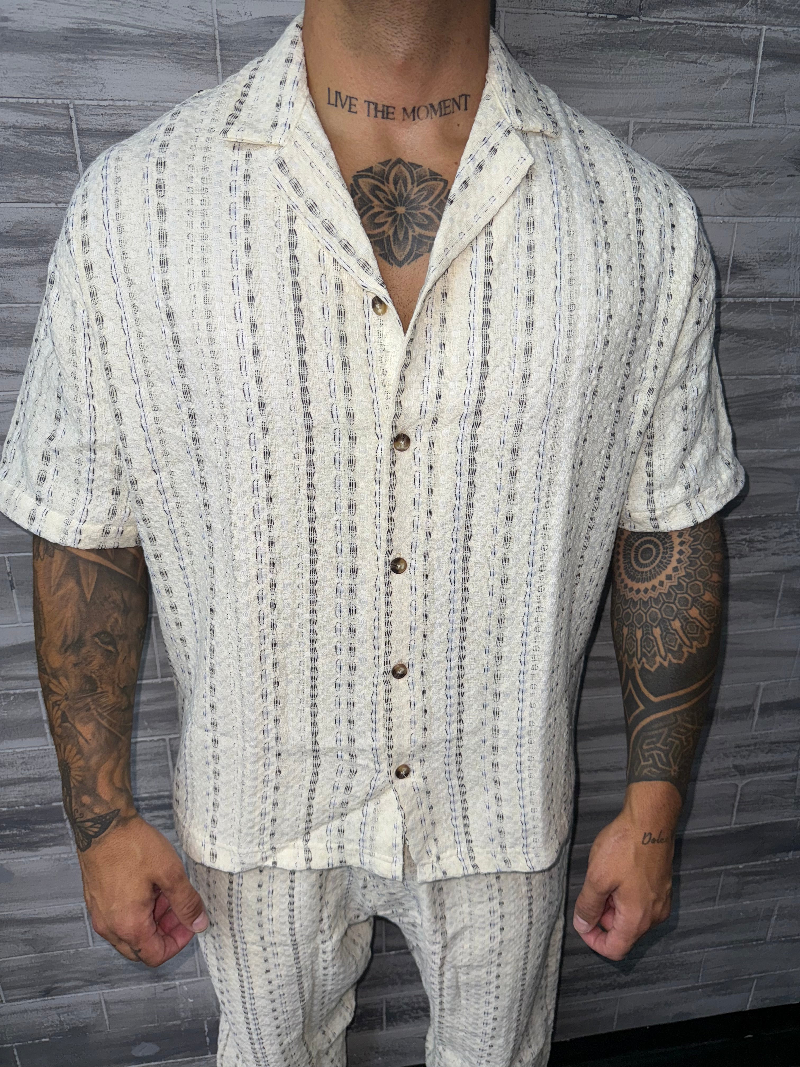 Chemise beige motif noir