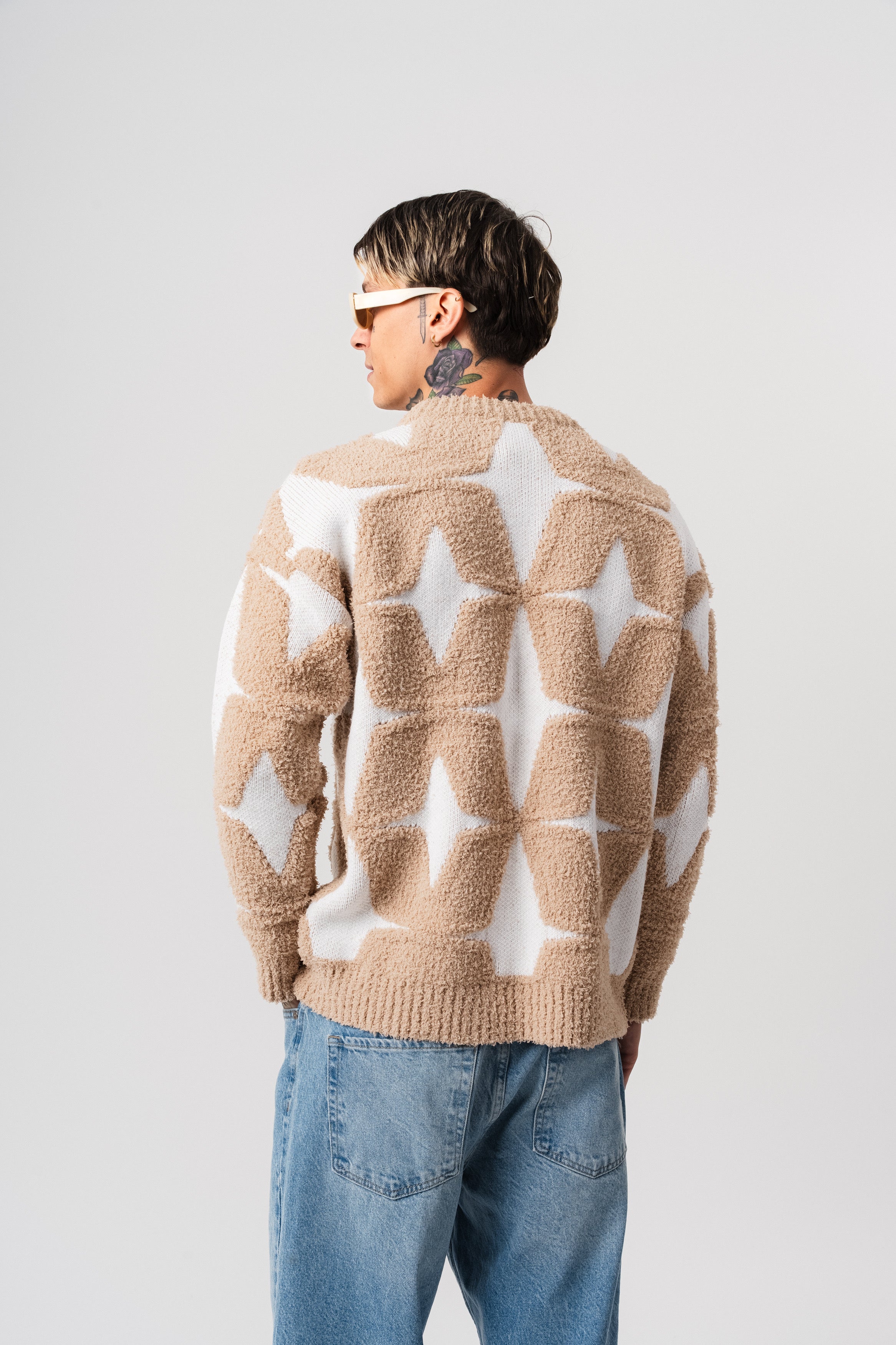 Pull fluffy étoile beige et blanc