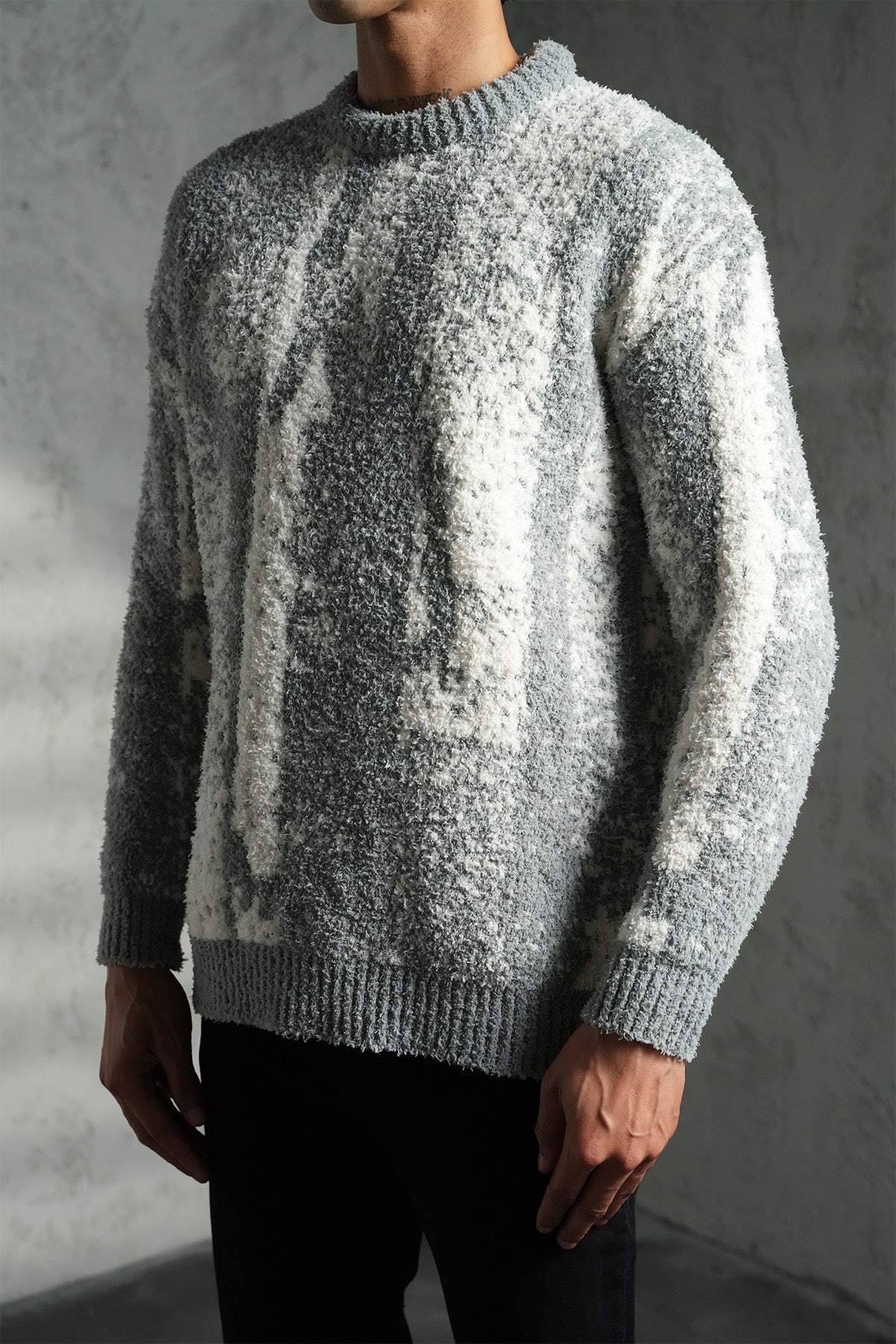 Pull fluffy gris et blanc