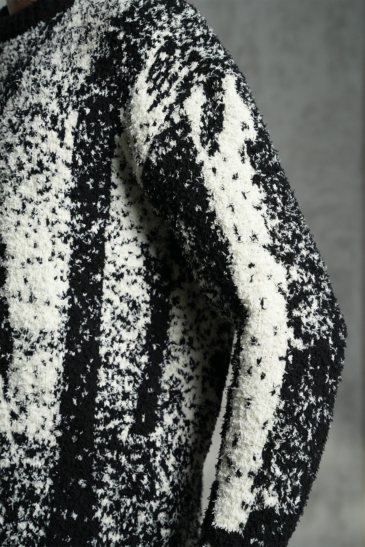 Pull fluffy noir et blanc