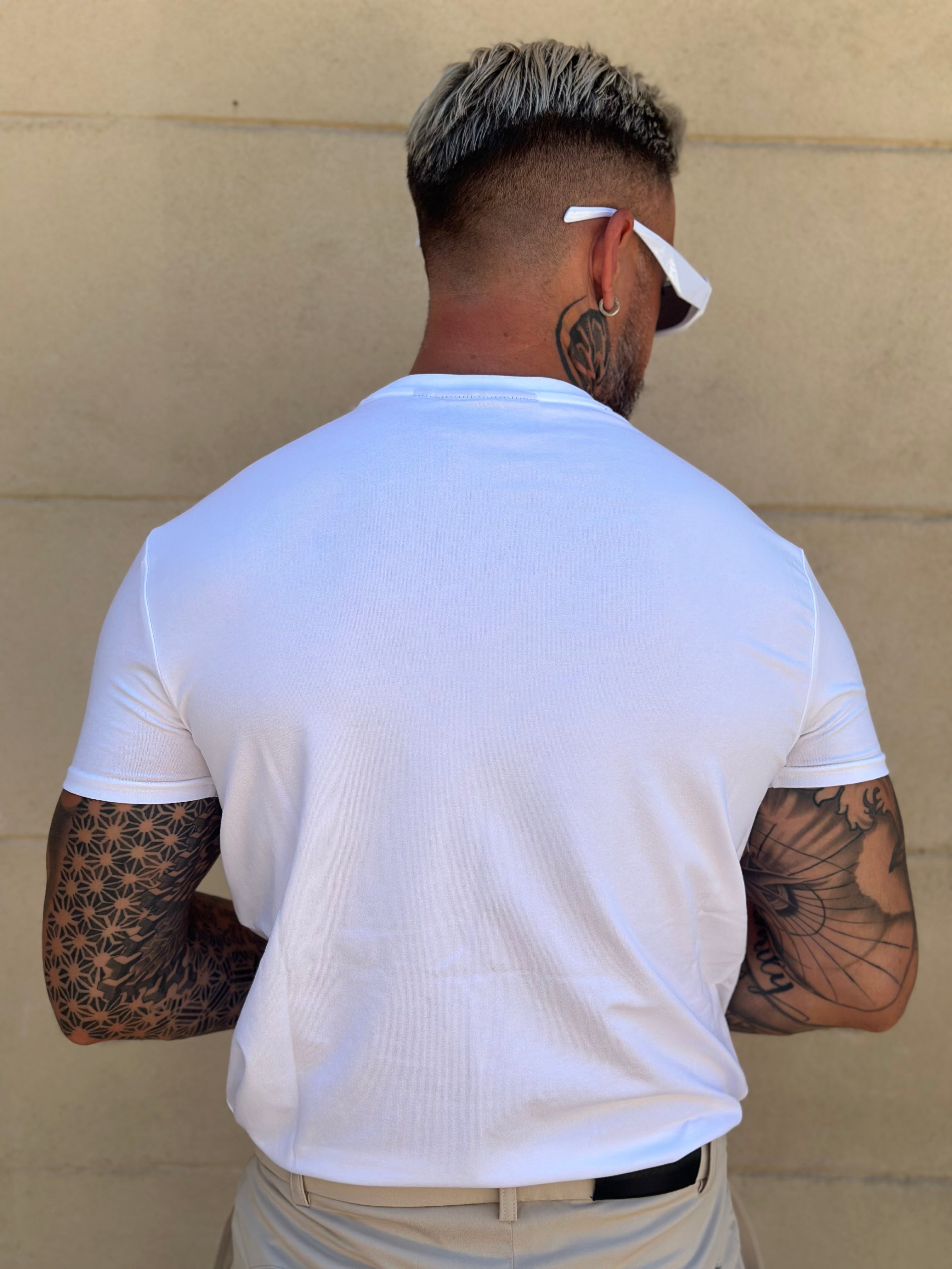 Siksilk - Essential muscle fit t-shirt black