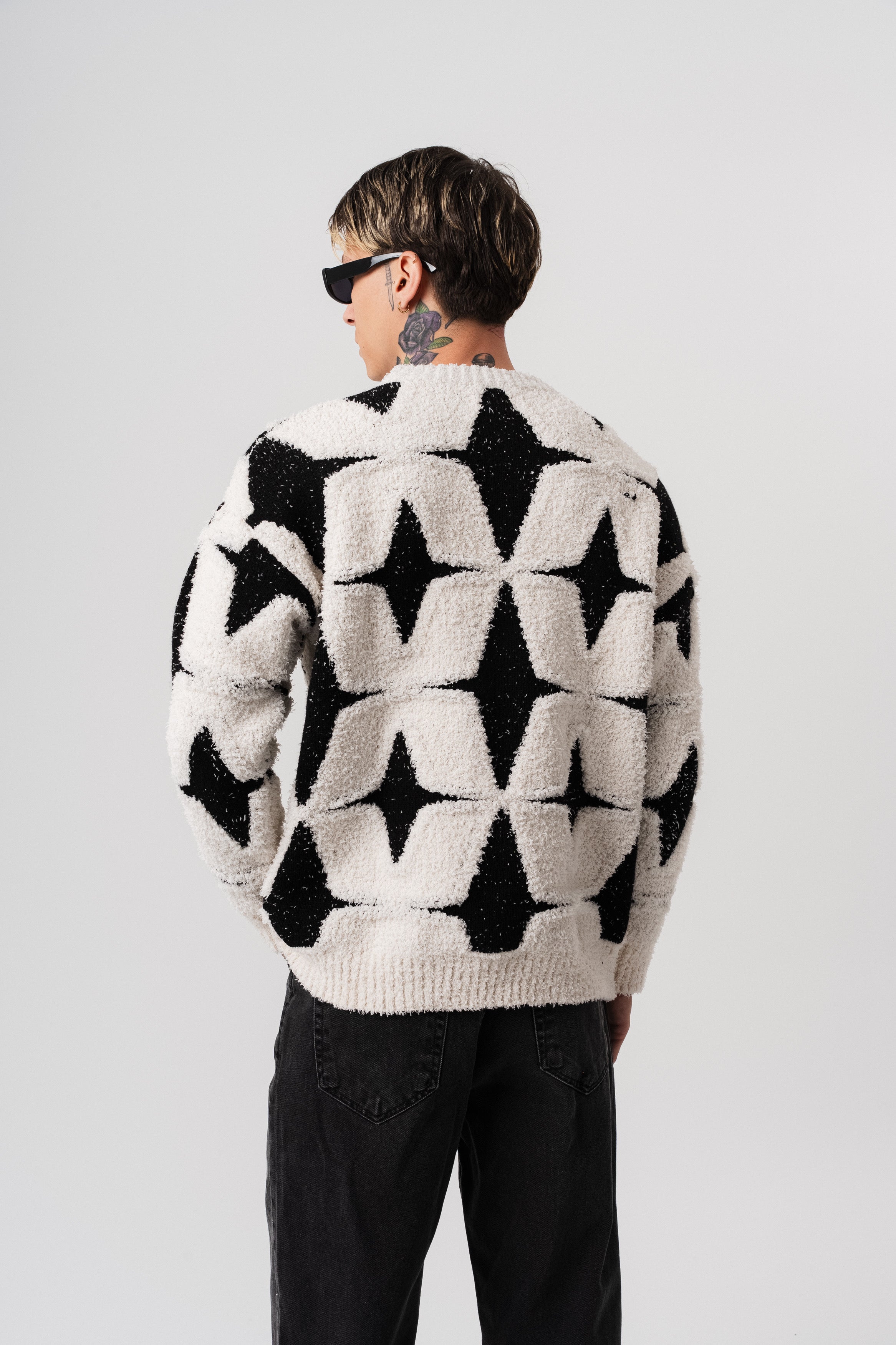 Pull fluffy étoile blanc et noir