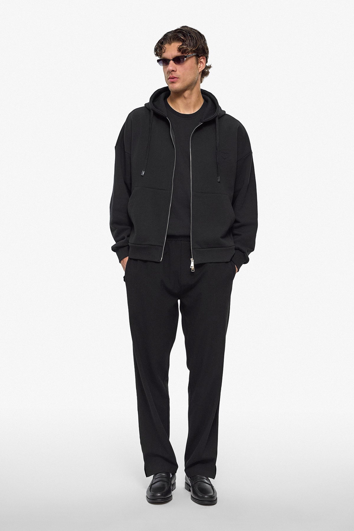 Veste capuche petit cœur noir