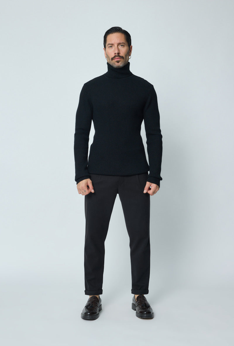 Pull maille coll roulé noir