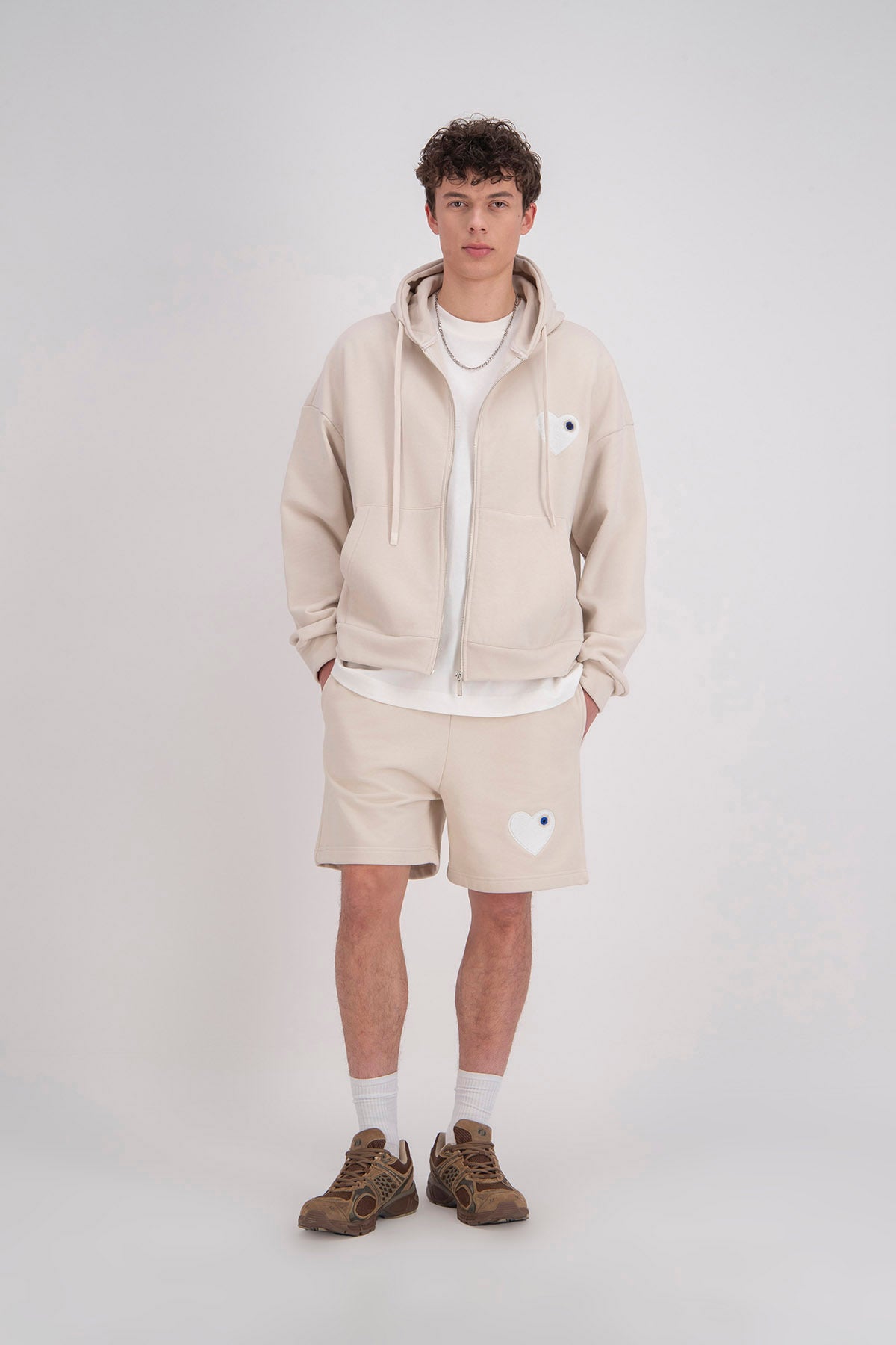 Veste / Sweat zip capuche beige Cœur blanc
