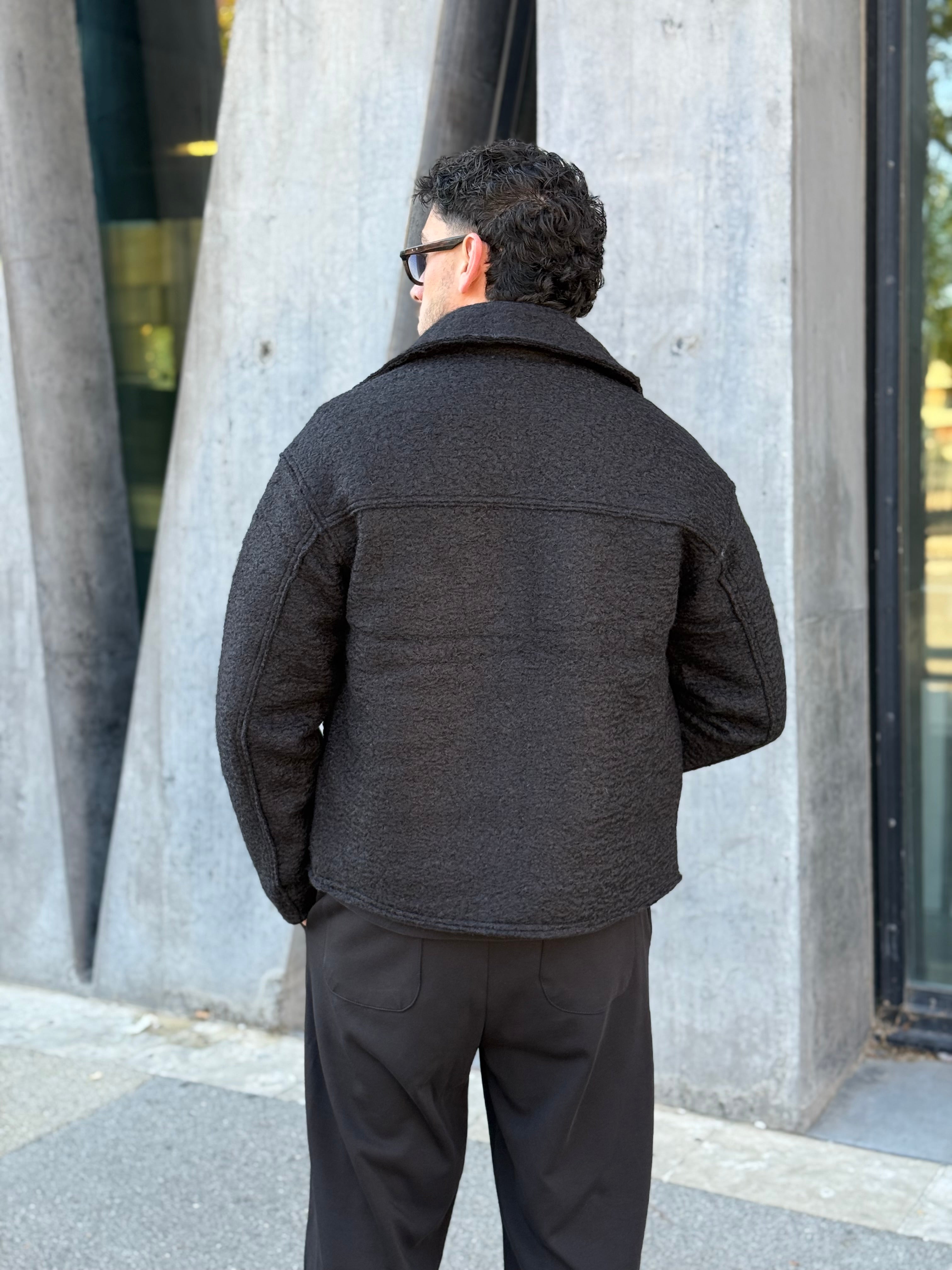 Veste noir en laine bouclée