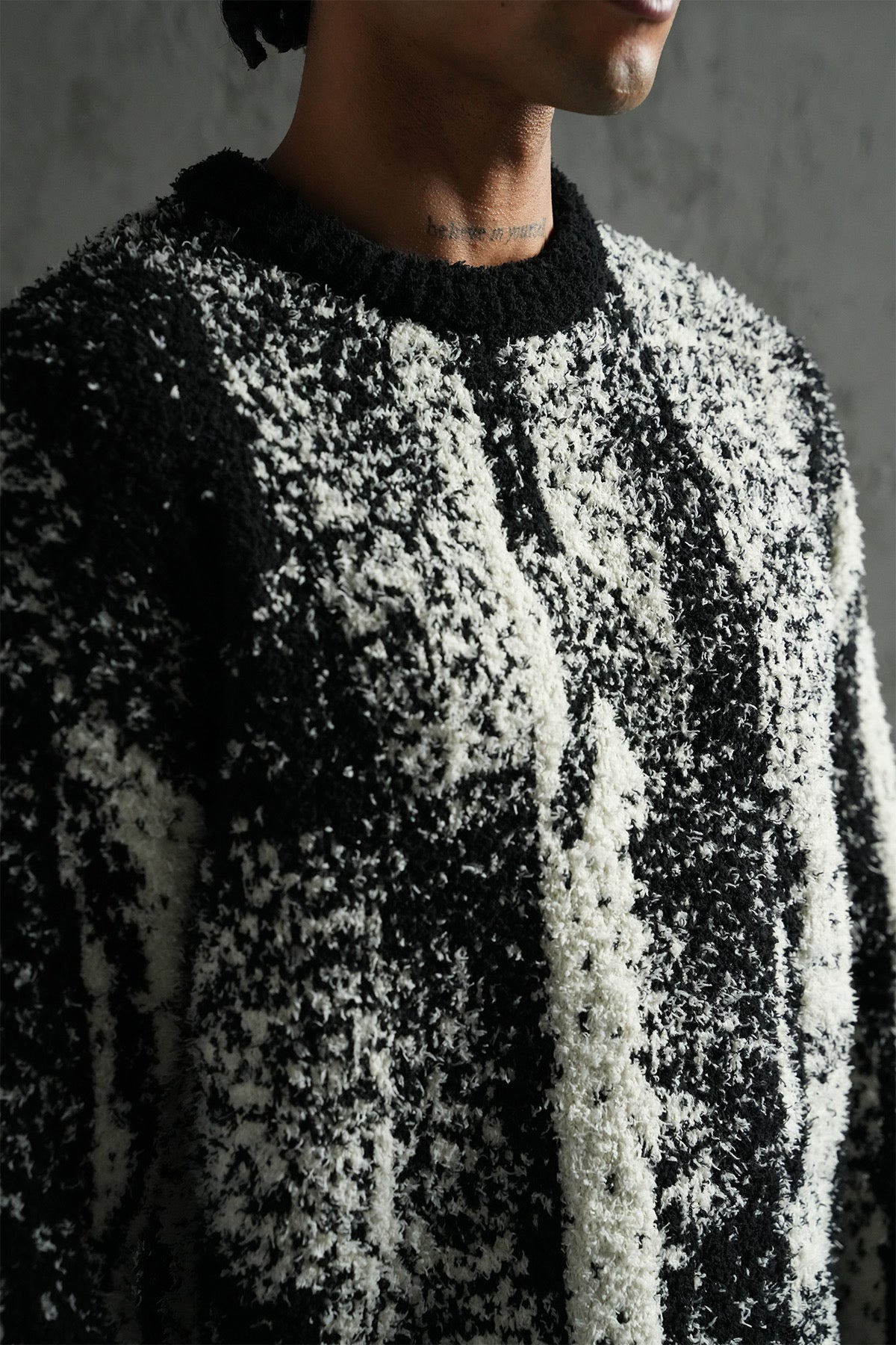 Pull fluffy noir et blanc