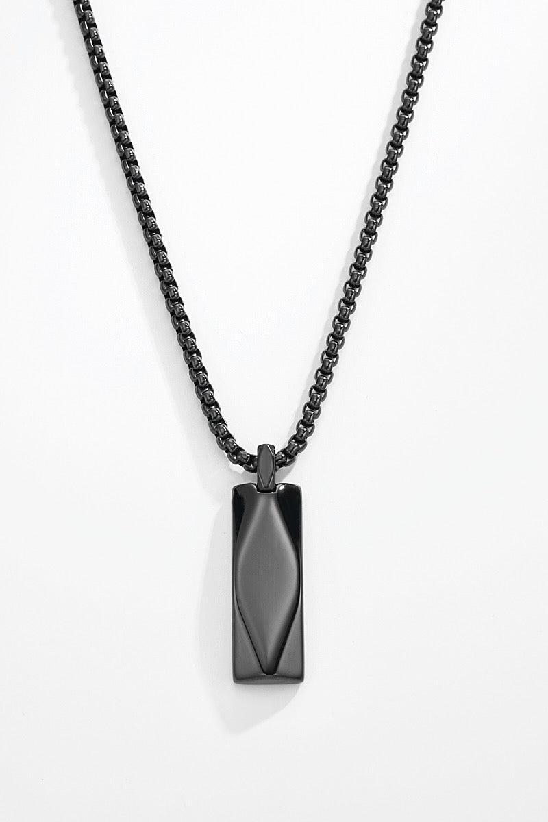 Collier pendentif noir