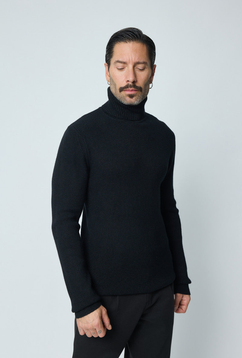 Pull maille coll roulé noir