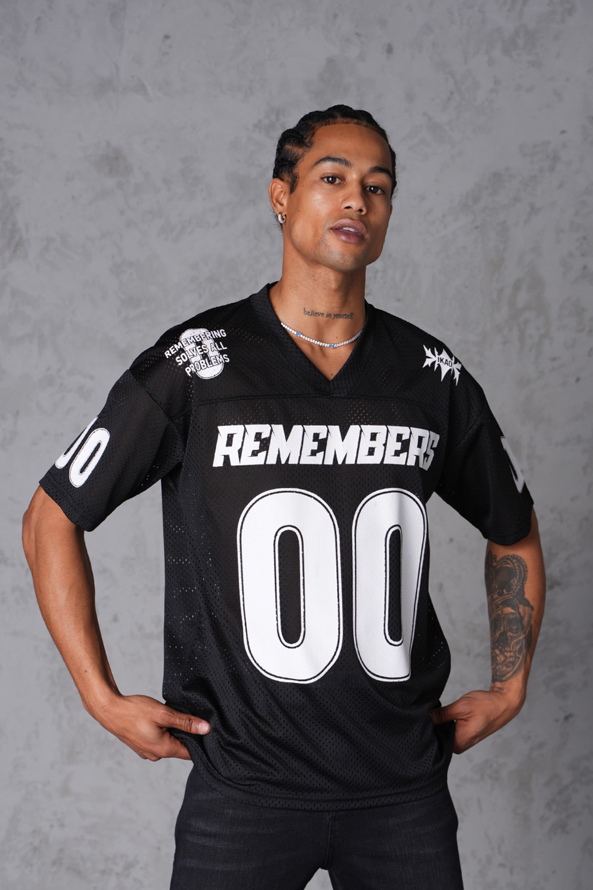 T-Shirt Saint Remembers noir