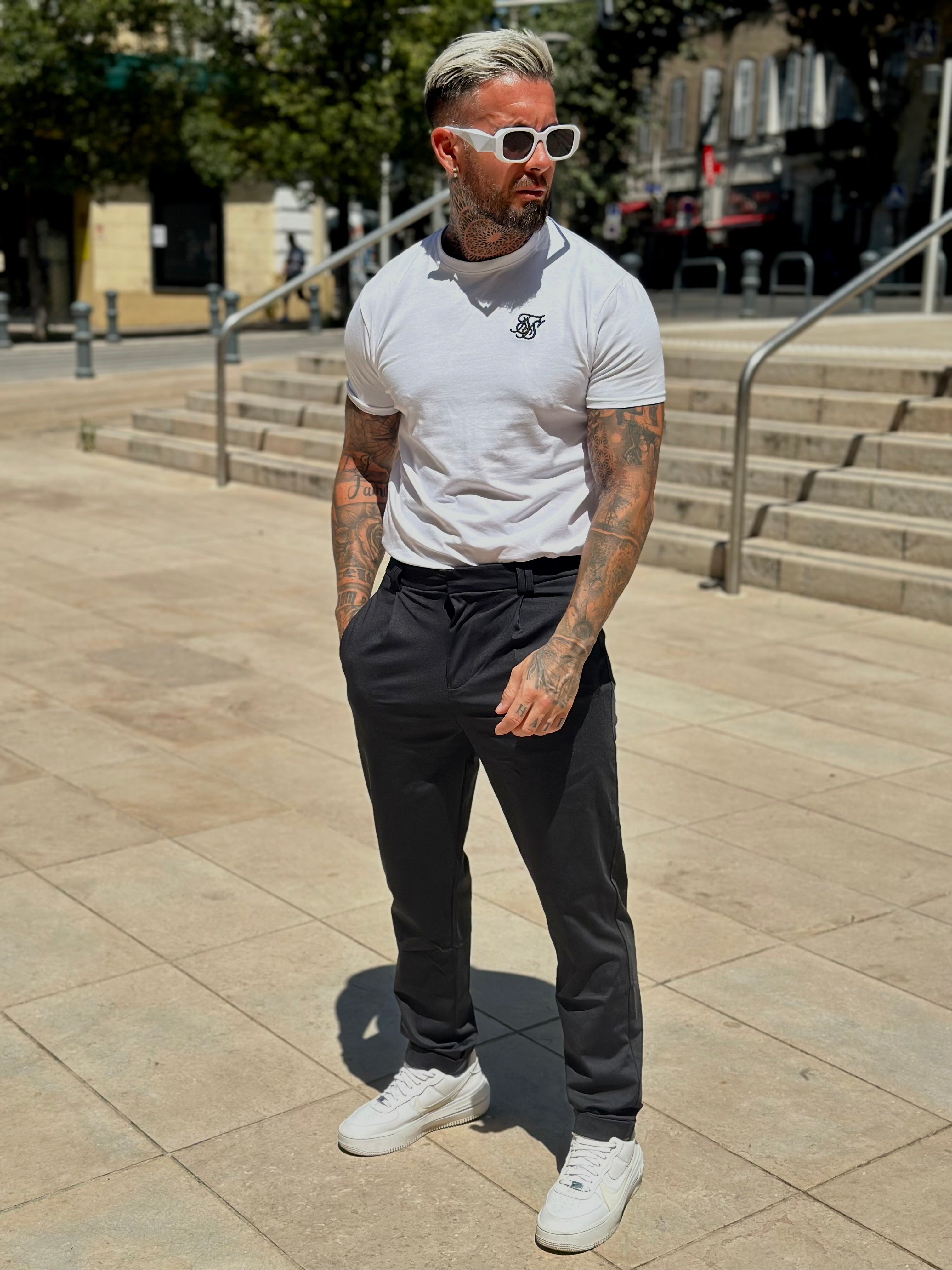 Siksilk - Essential muscle fit t-shirt black