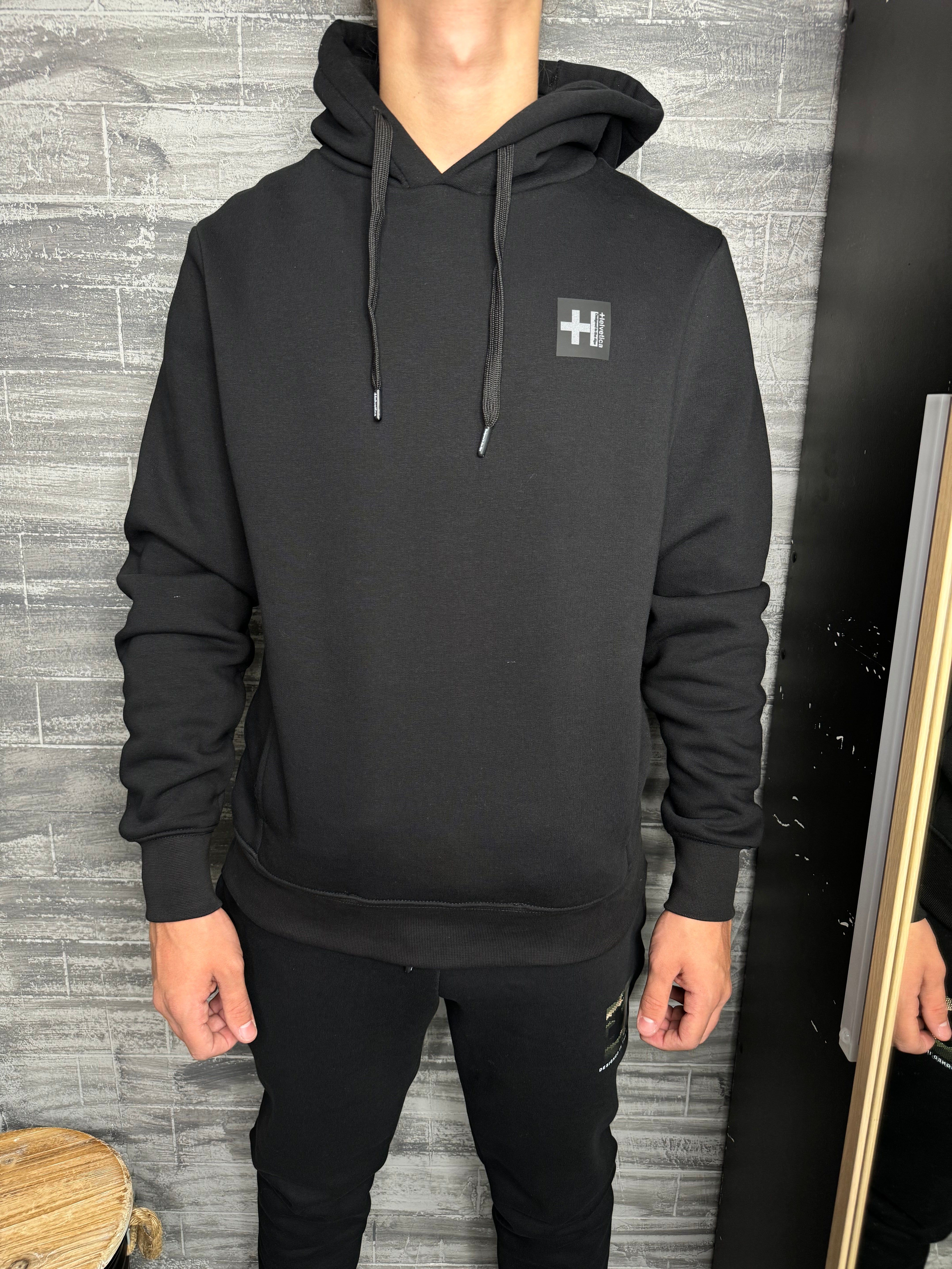 Helvetica - Sweat capuche Blake noir