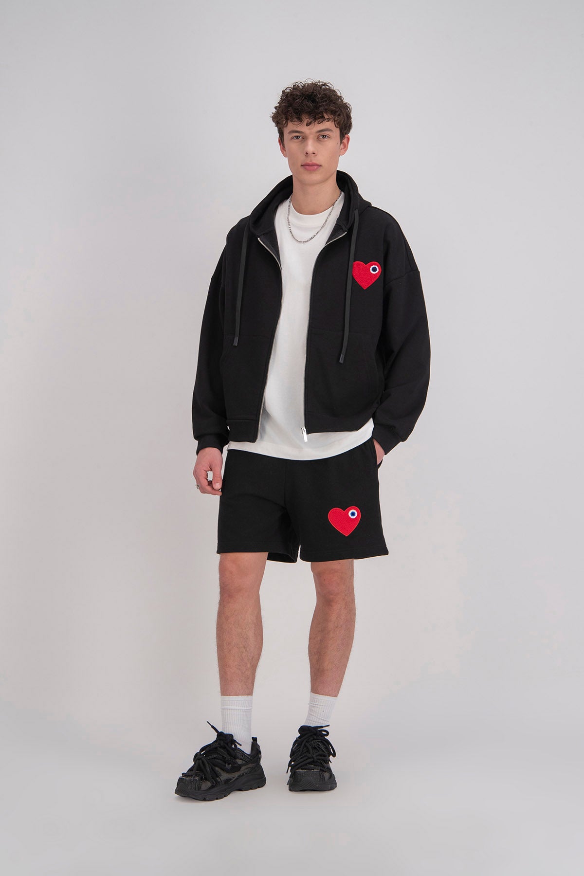 Veste / Sweat zip capuche noir Cœur noir