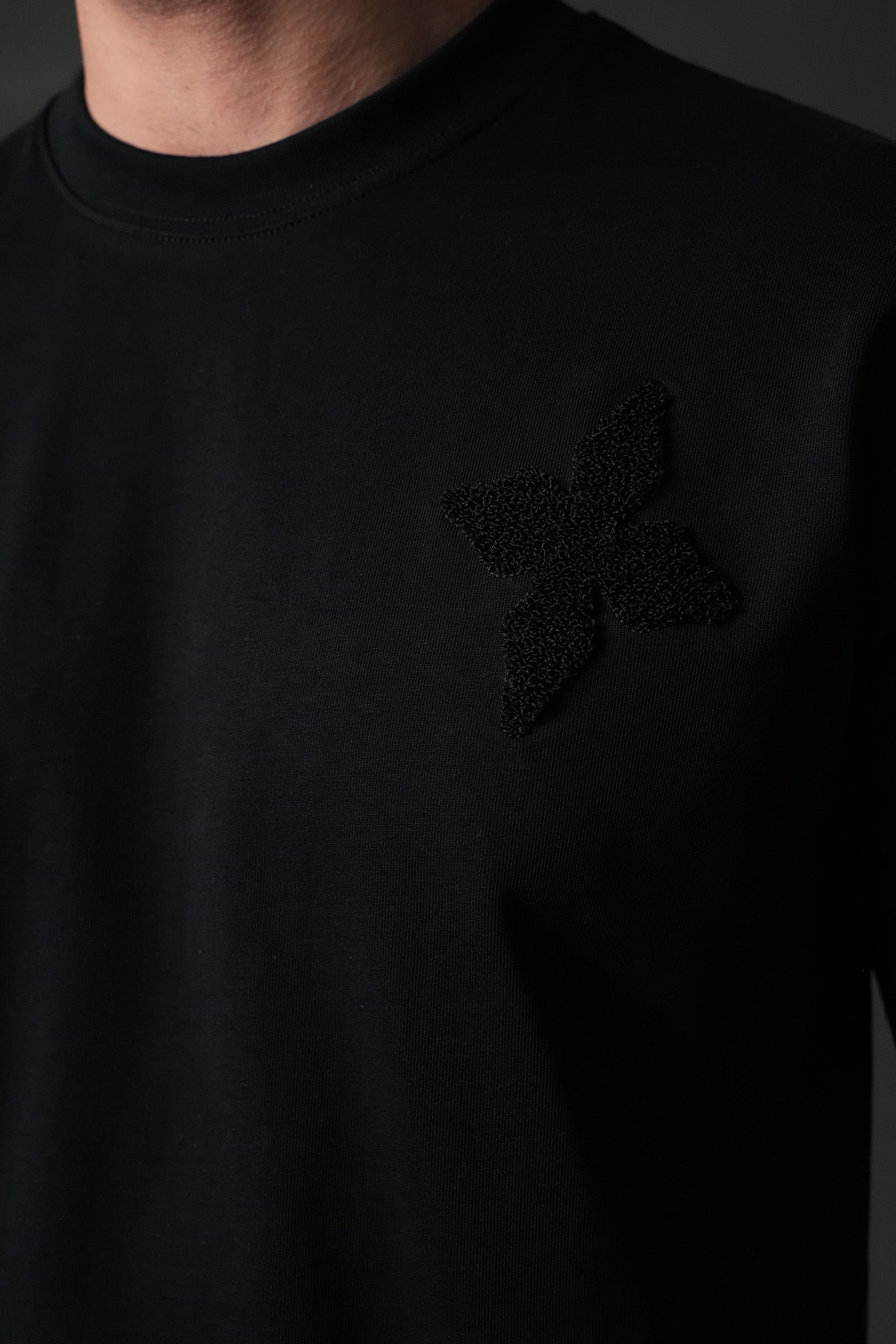 T-Shirt Trèfle relief noir
